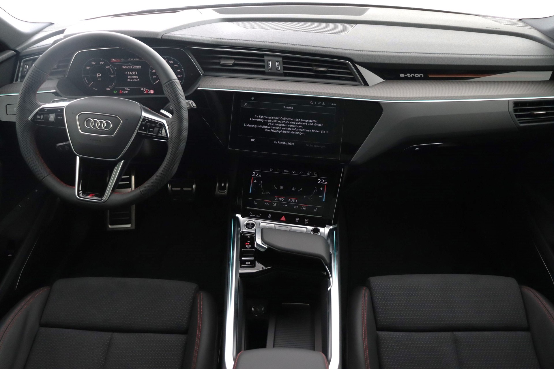 AUDI Q8 55 e-tron Black Edition quattro-image-13