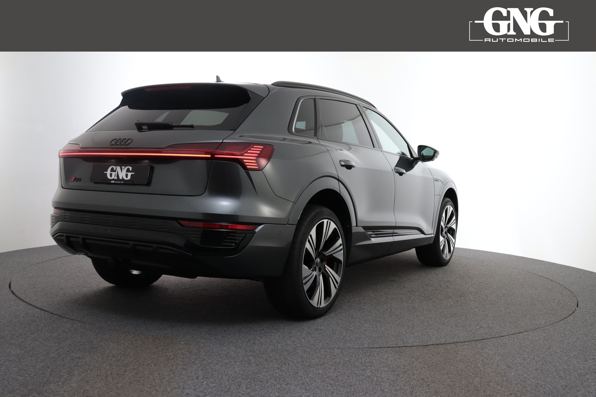 AUDI Q8 55 e-tron Black Edition quattro-image-4