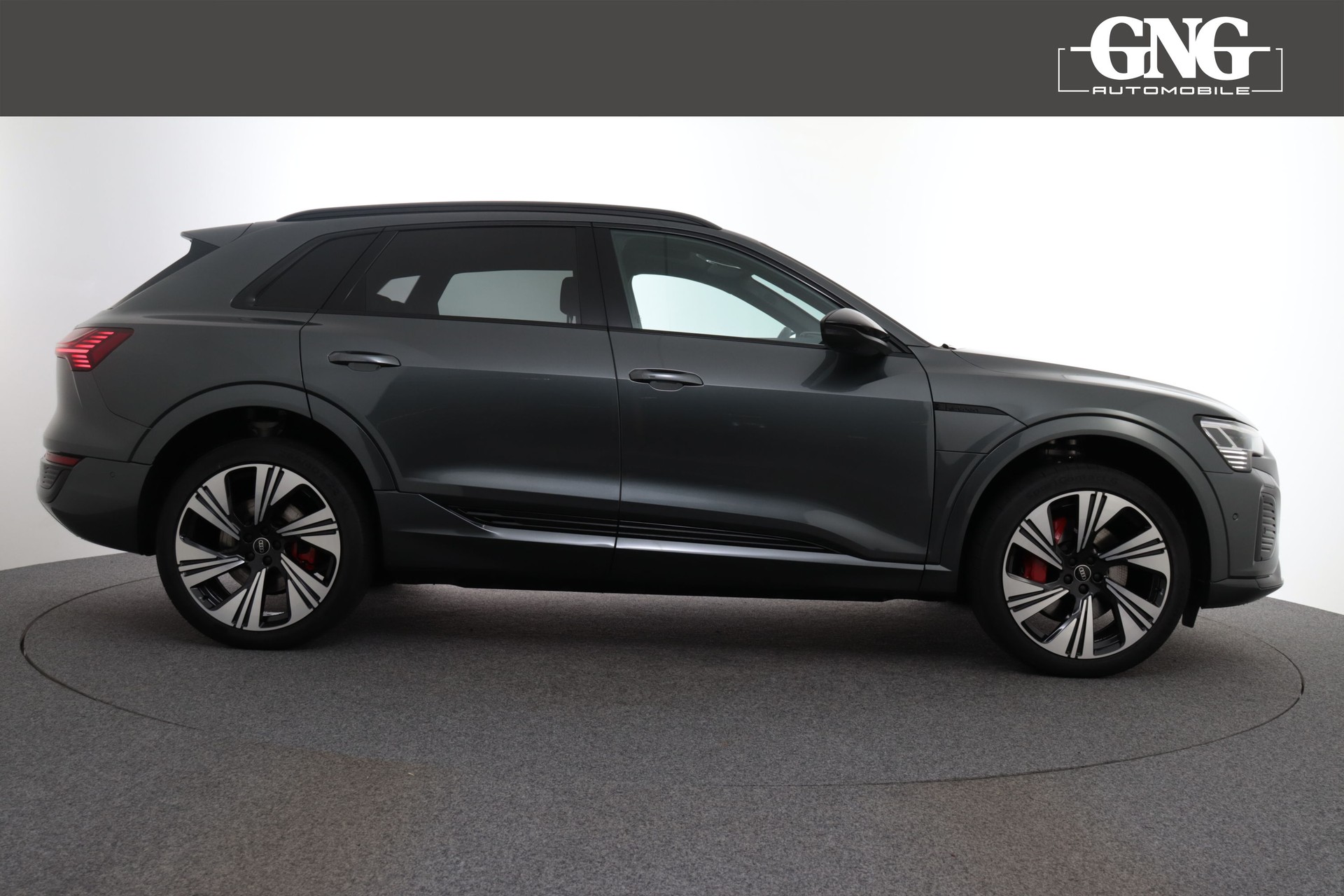 AUDI Q8 55 e-tron Black Edition quattro-image-5