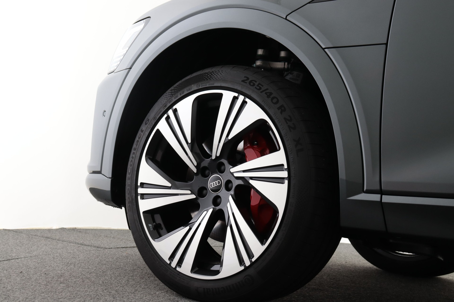 AUDI Q8 55 e-tron Black Edition quattro-image-8