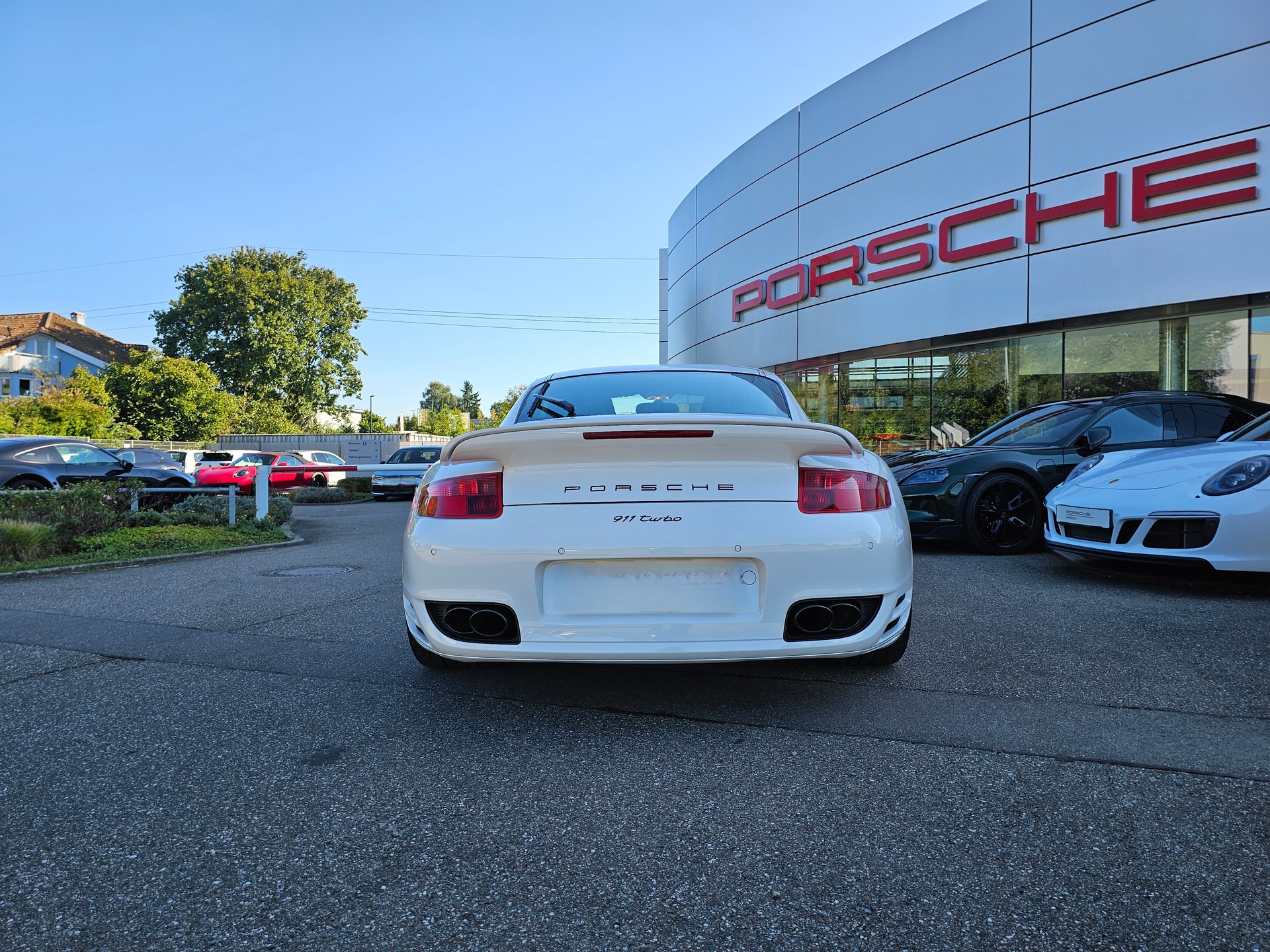 PORSCHE 911 Turbo-image-8