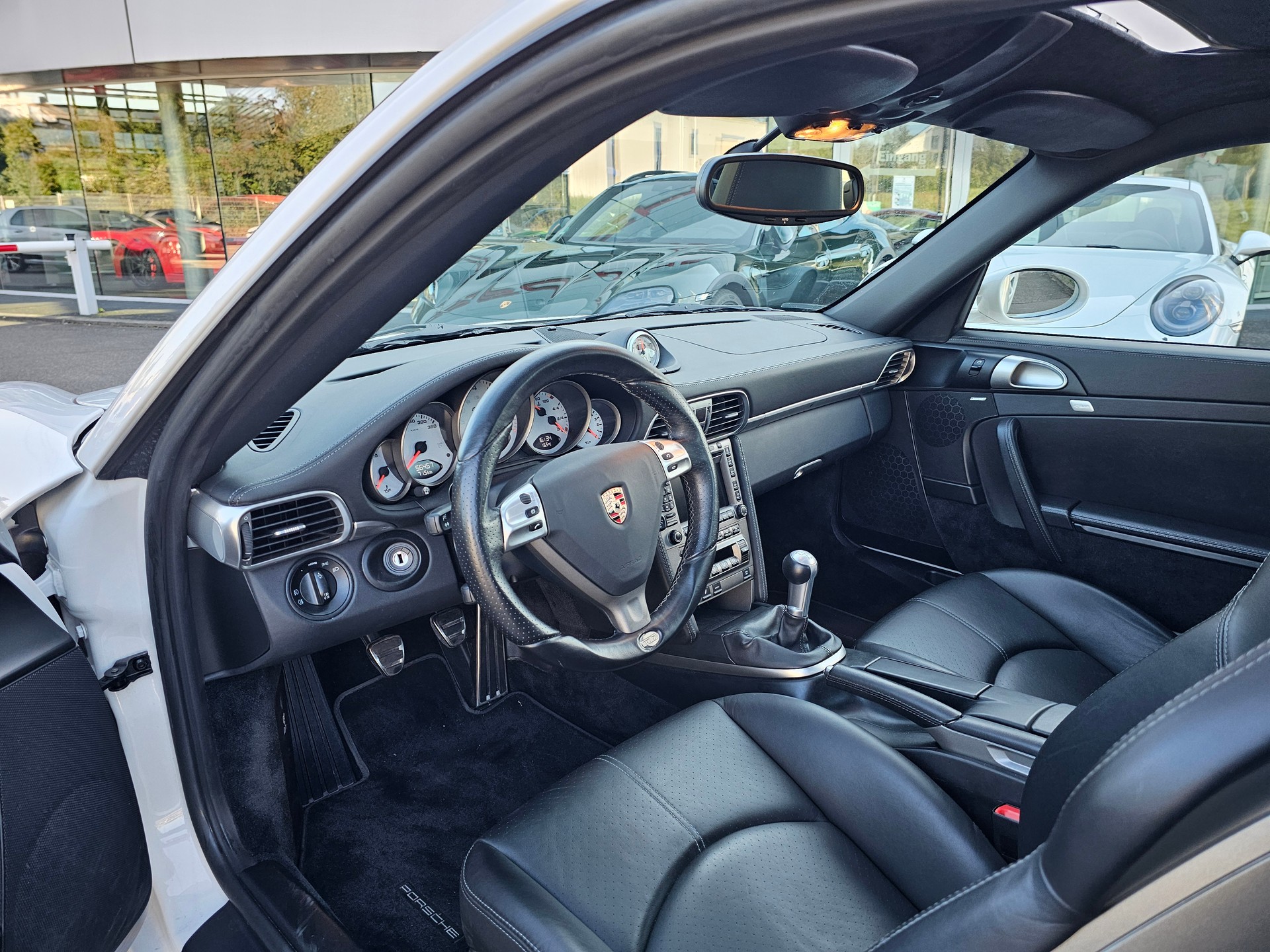 PORSCHE 911 Turbo-image-7