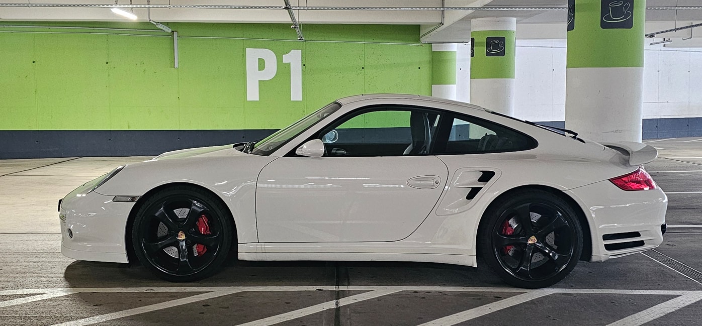 PORSCHE 911 Turbo-image-1