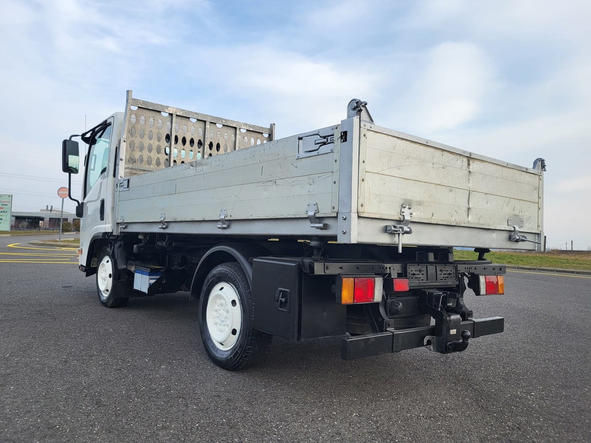 ISUZU NLR 85 - L 35 E-image-15