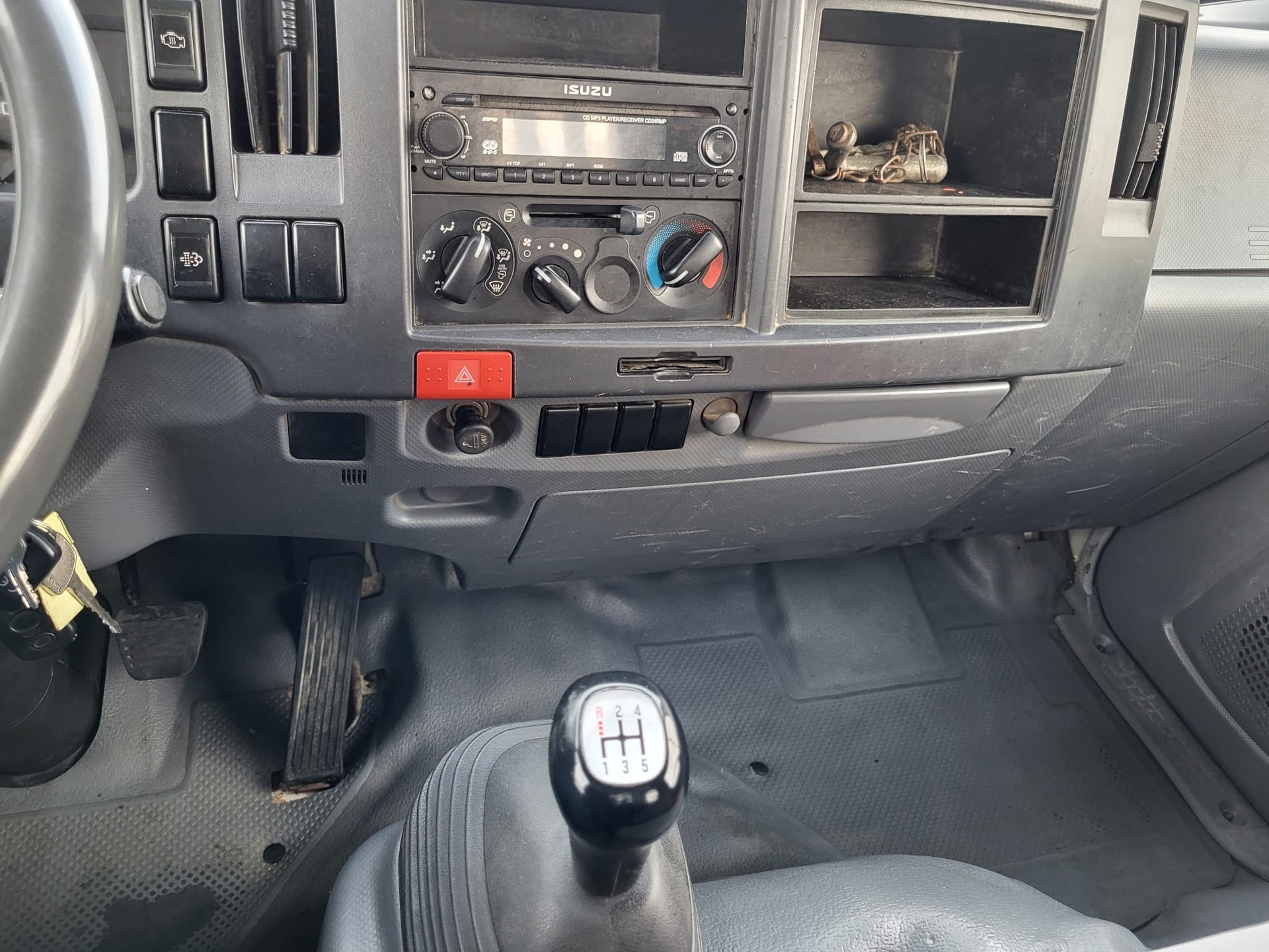 ISUZU NLR 85 - L 35 E-image-24