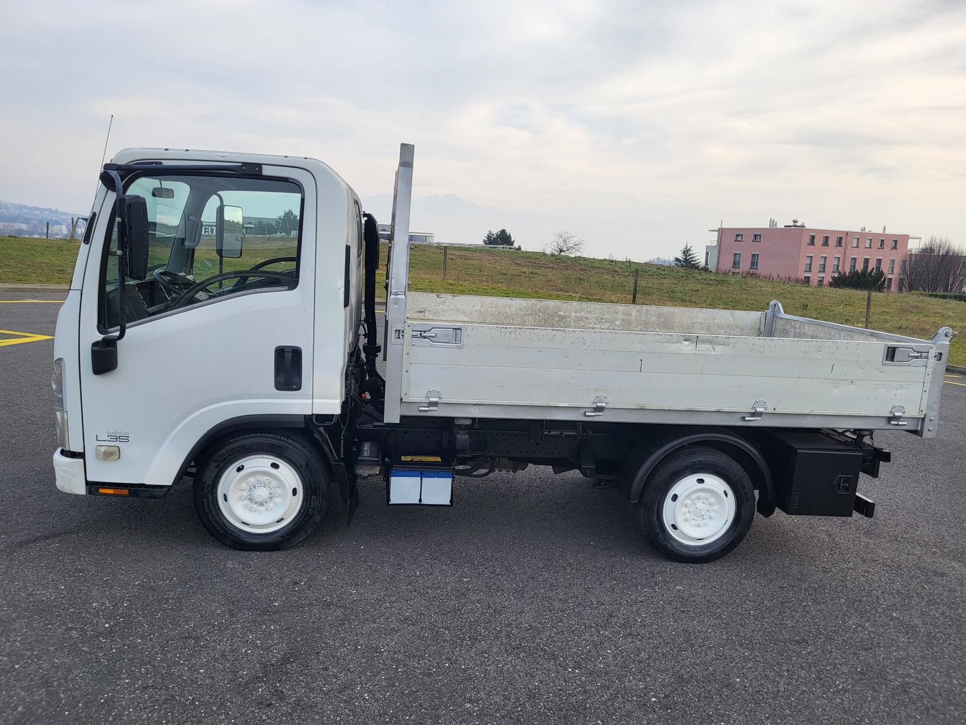 ISUZU NLR 85 - L 35 E-image-17