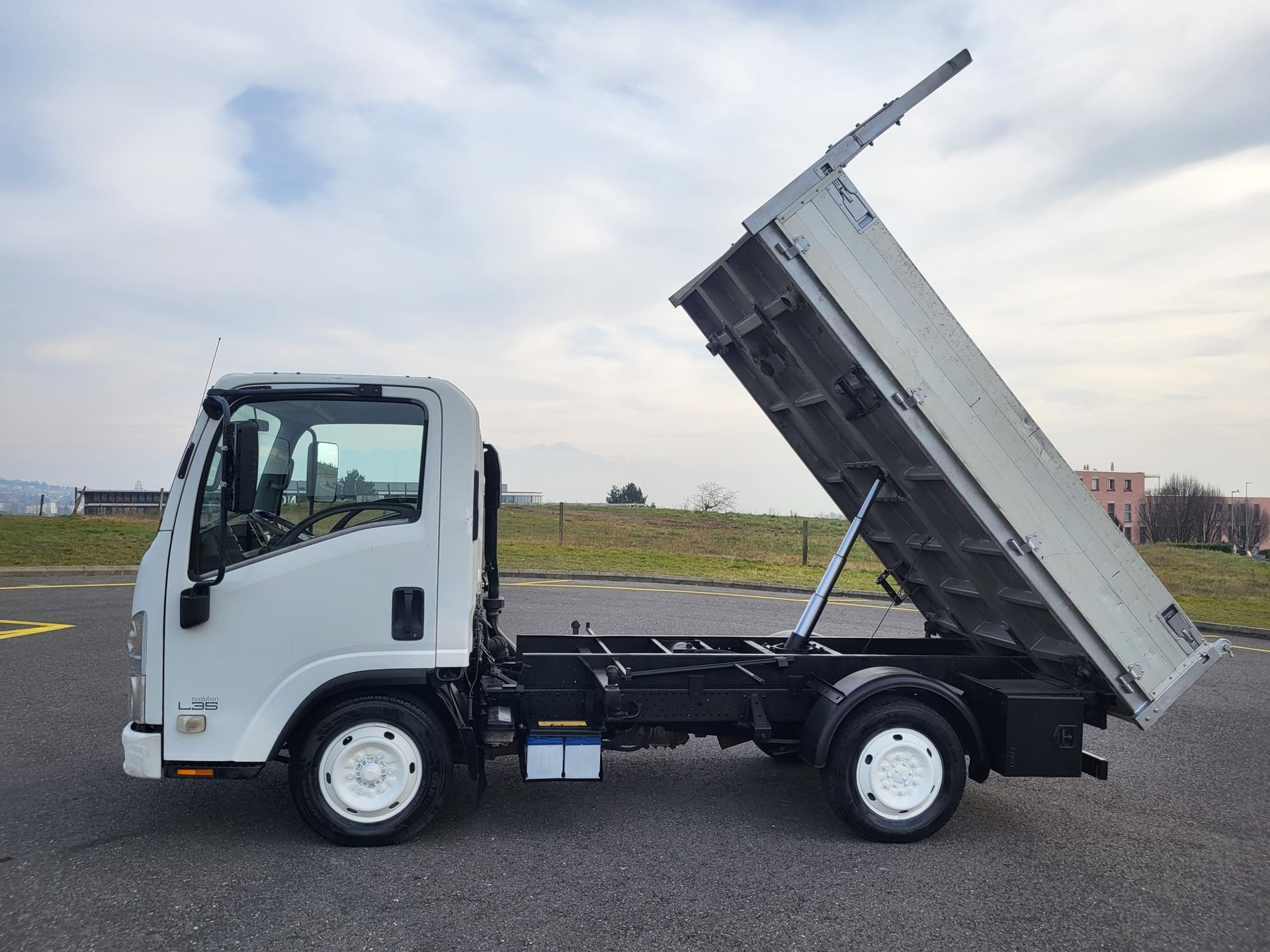 ISUZU NLR 85 - L 35 E-image-1