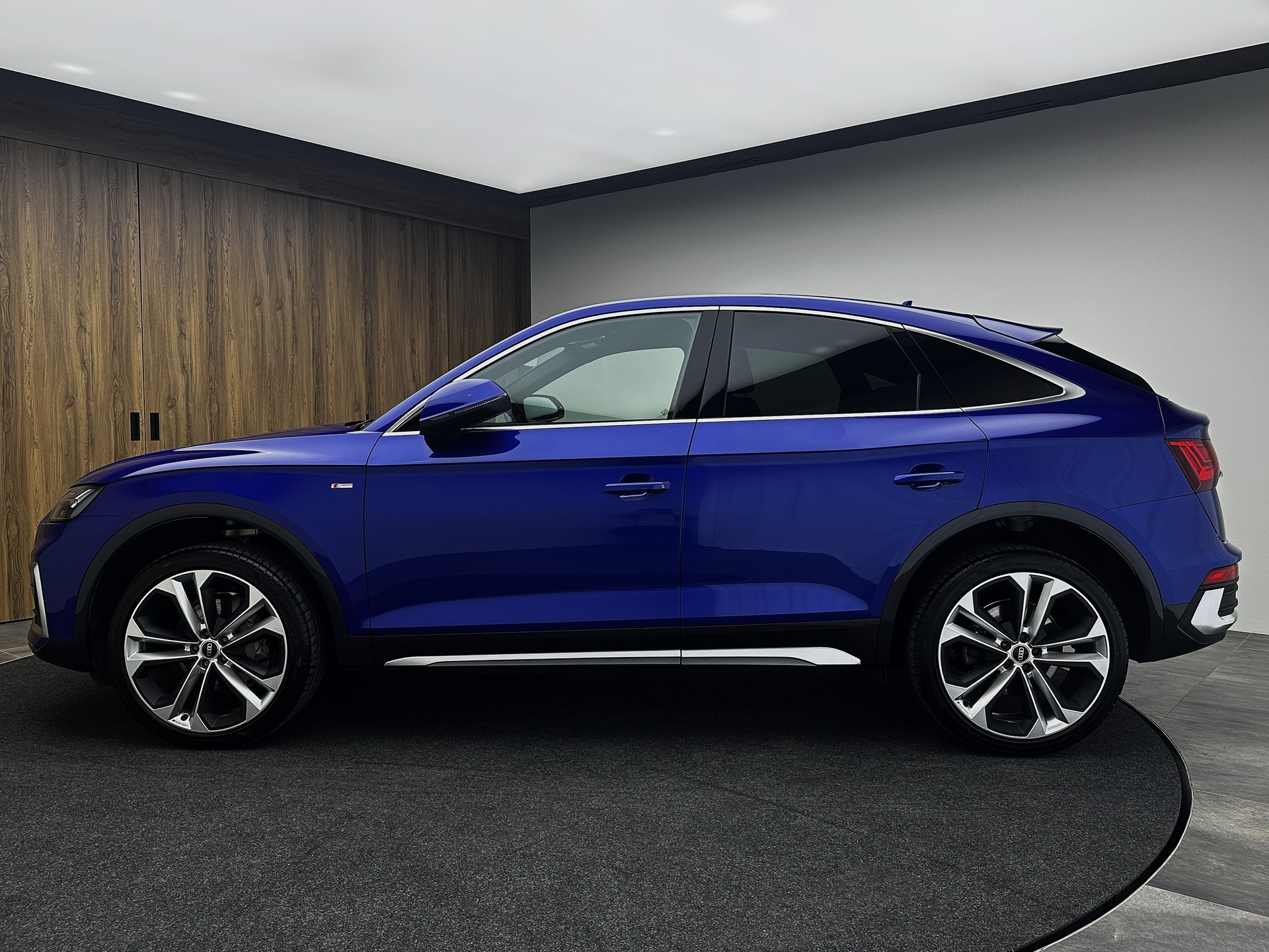 AUDI Q5 Sportback 45 TFSI S line quattro S-tronic-image-2