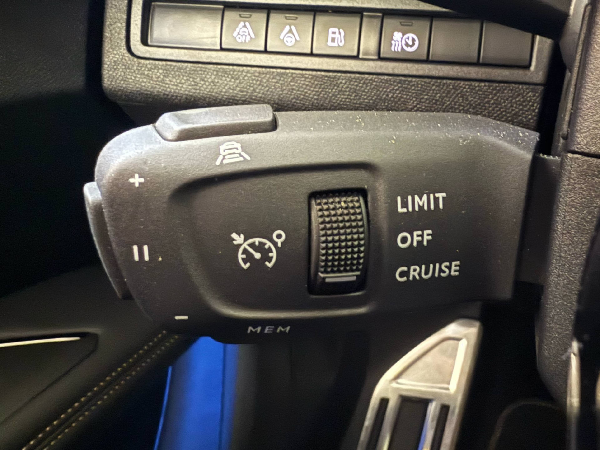 PEUGEOT 3008 1.6 Plug-in Hybrid GT-image-9
