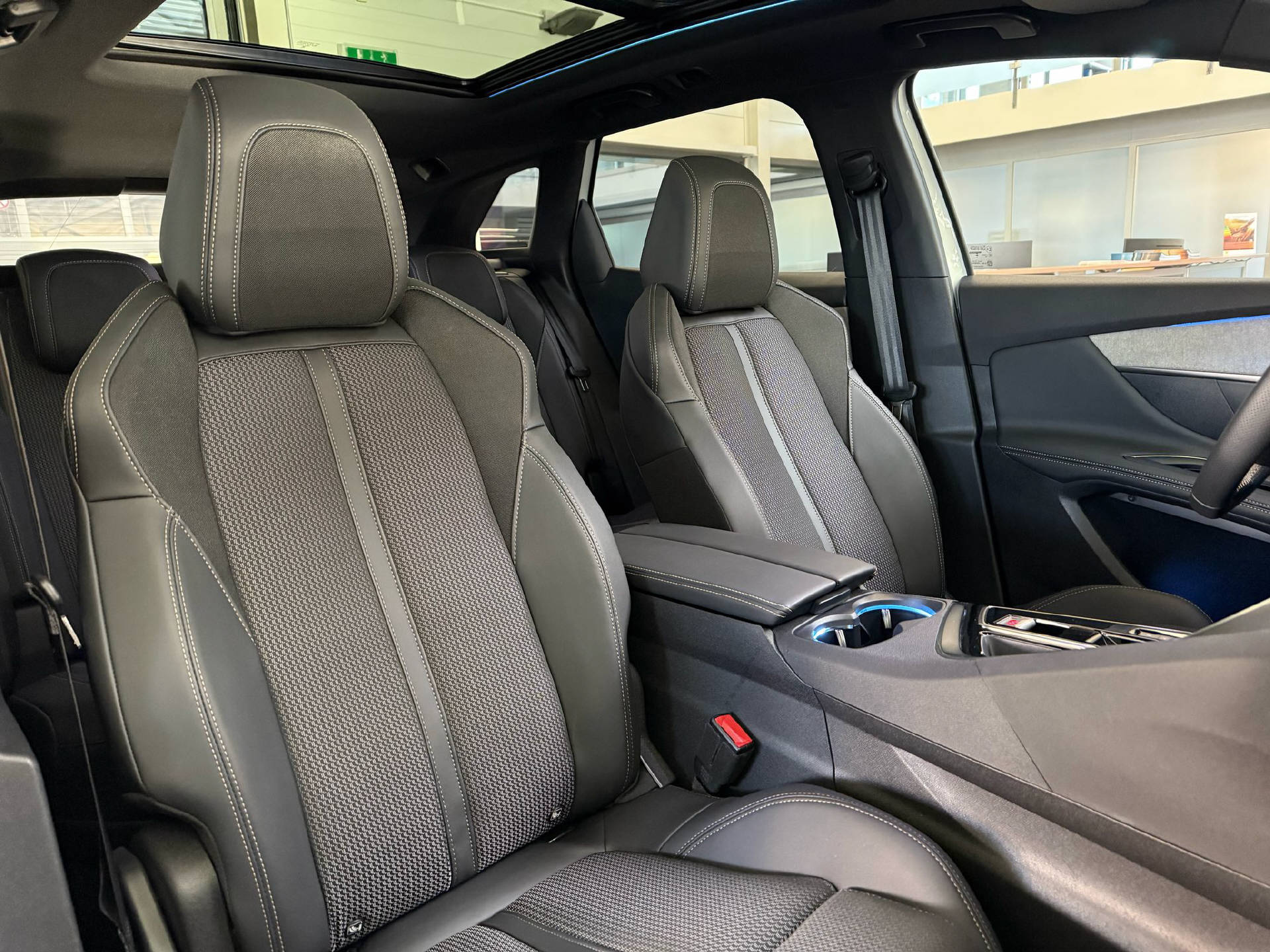 PEUGEOT 3008 1.6 Plug-in Hybrid GT-image-7