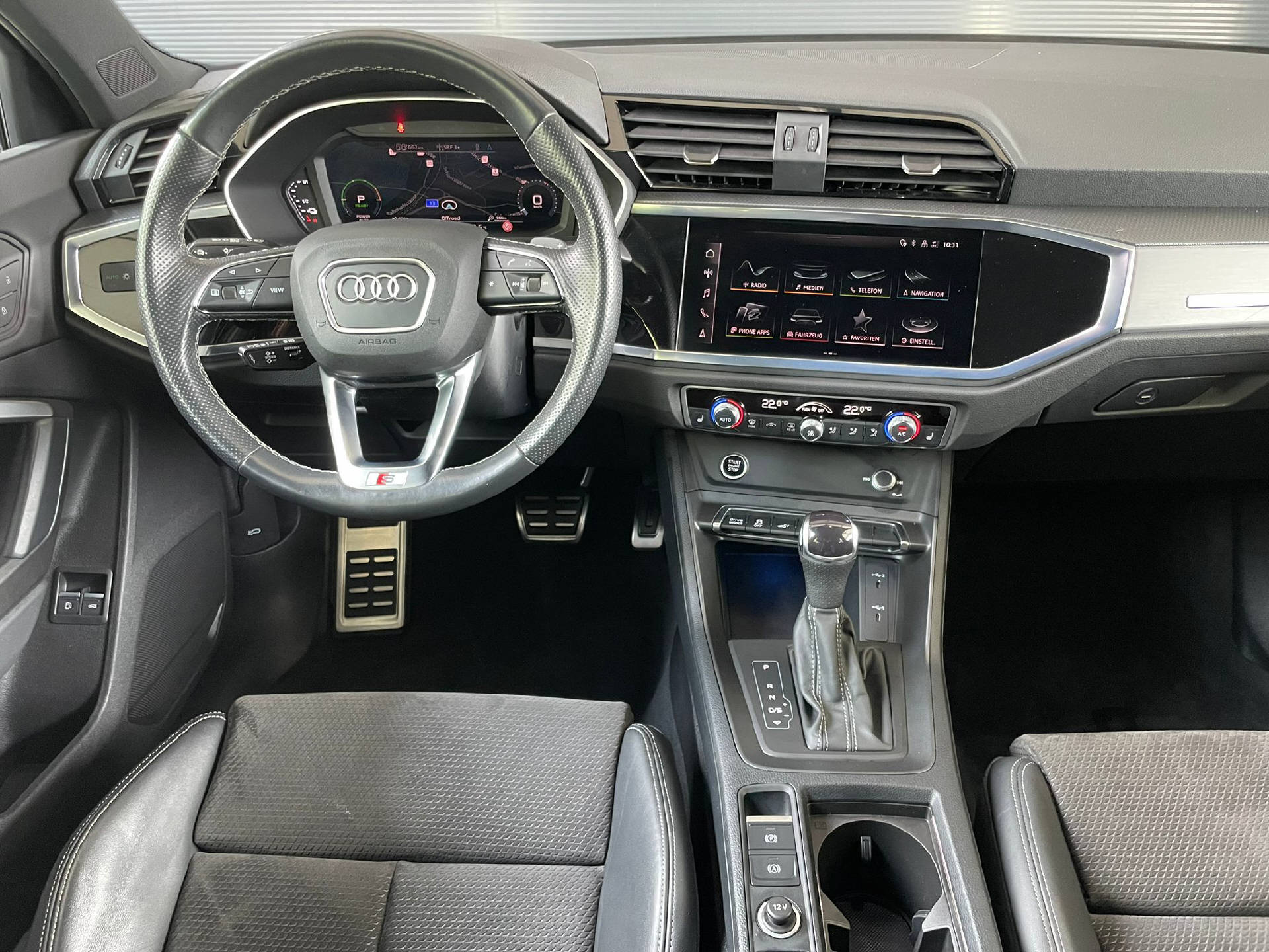 AUDI Q3 1.4 45 TFSI e S line S-Tronic-image-6