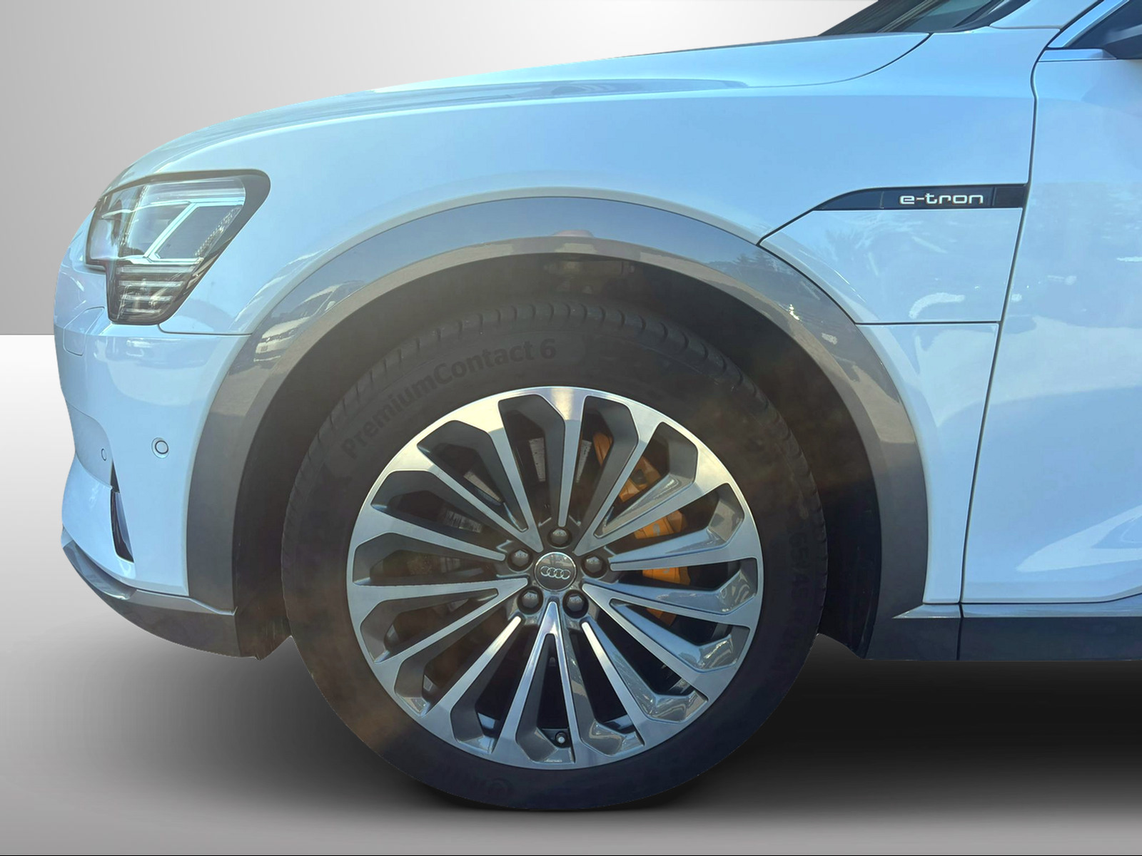 AUDI e-tron 55 Advanced quattro-image-3