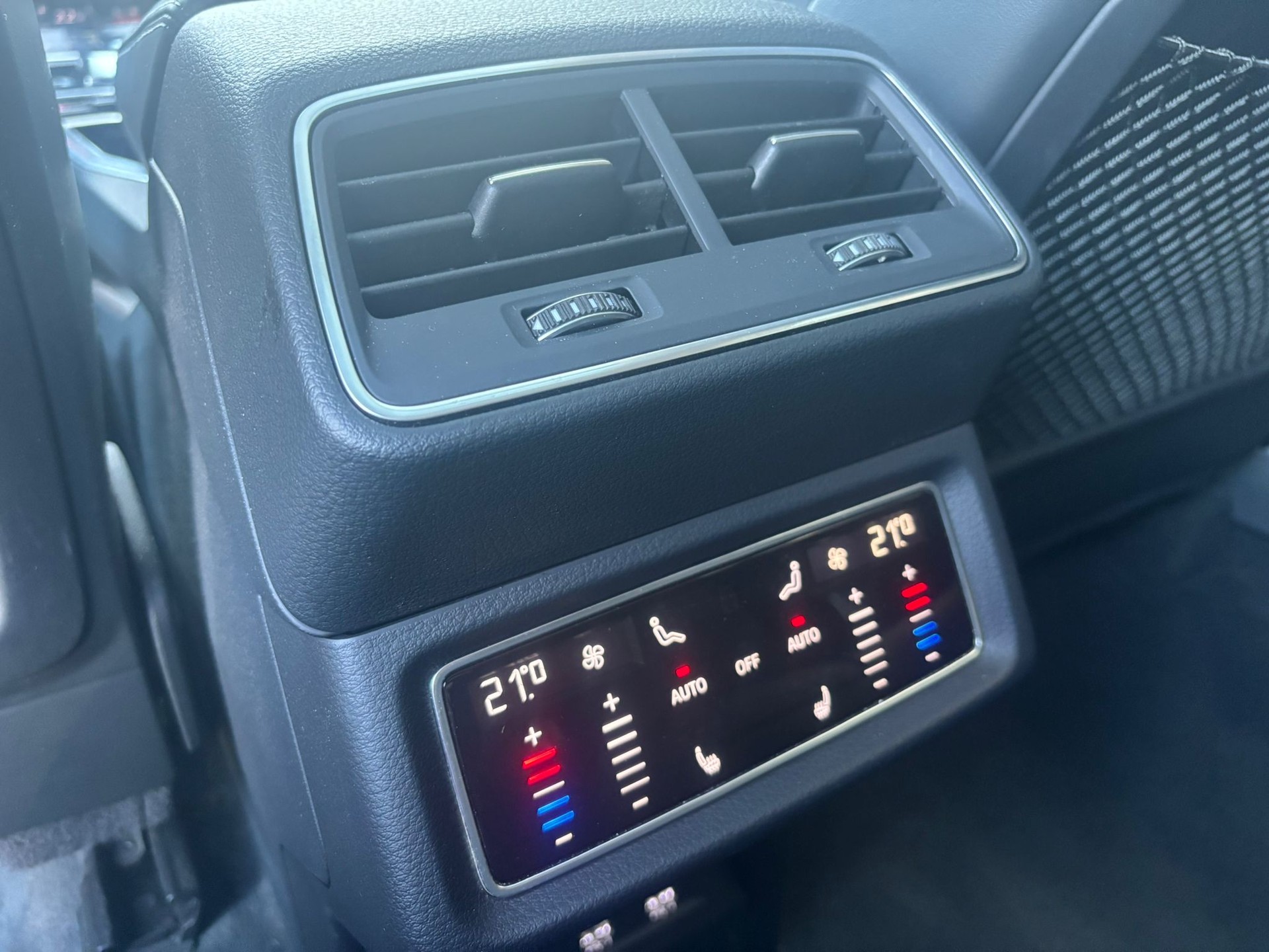 AUDI e-tron 55 Advanced quattro-image-13