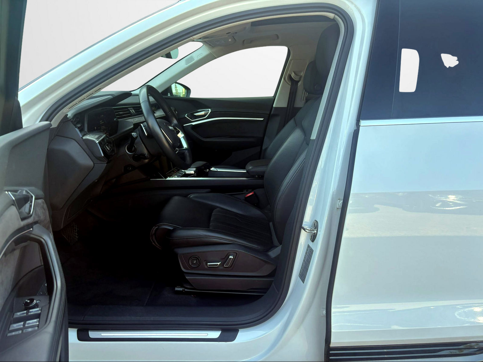AUDI e-tron 55 Advanced quattro-image-4