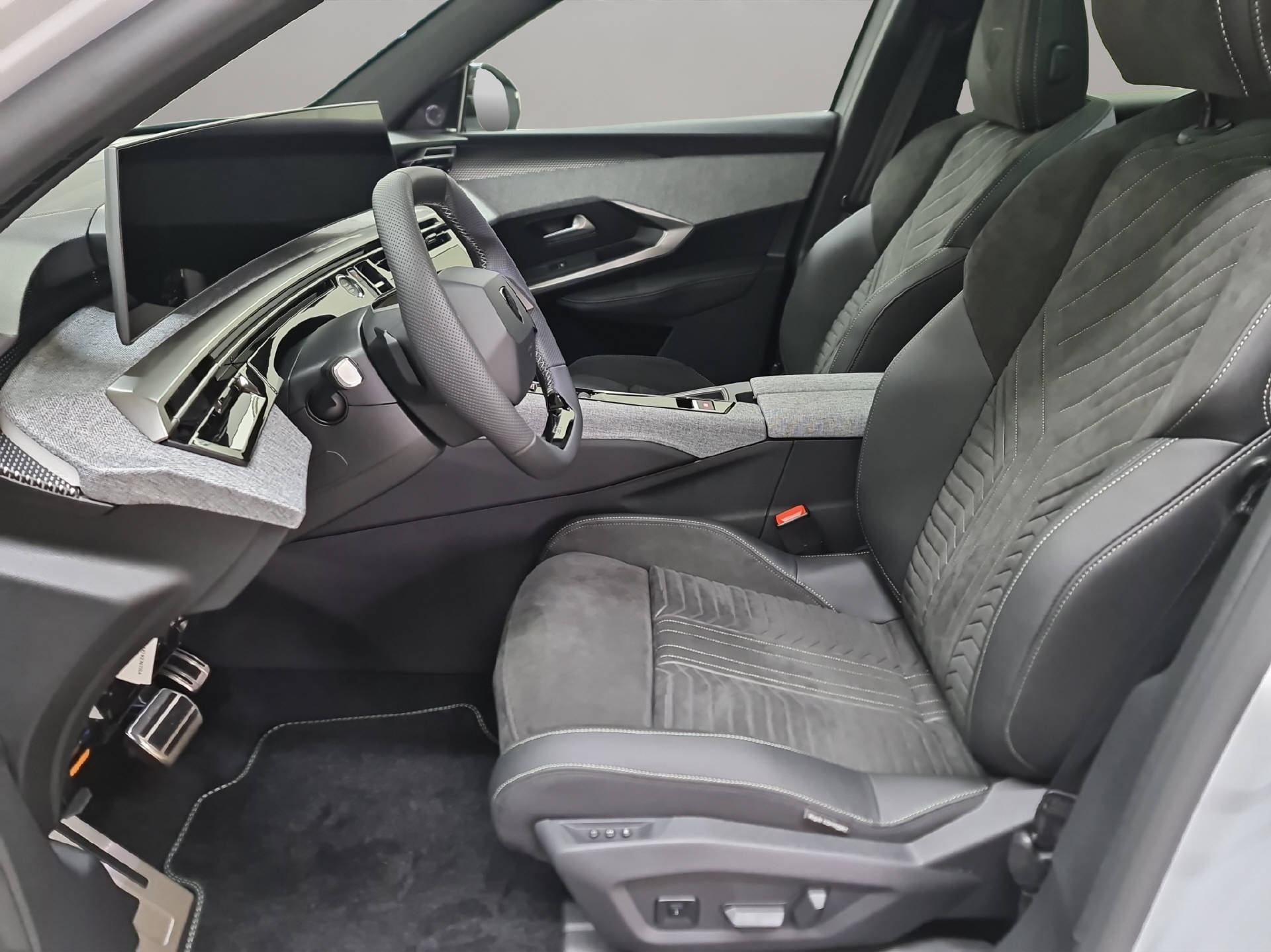 PEUGEOT E-3008 Launch Edition 4x4-image-5