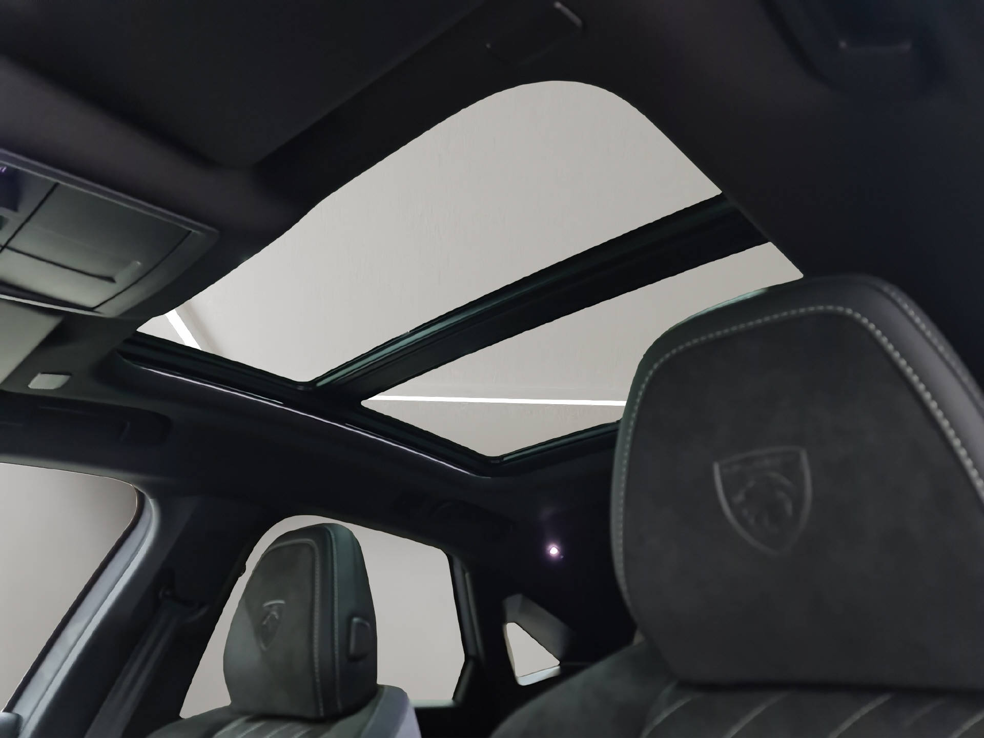 PEUGEOT E-3008 Launch Edition 4x4-image-13