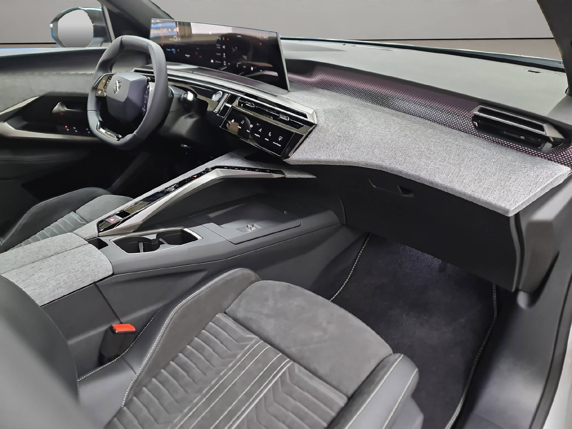 PEUGEOT E-3008 Launch Edition 4x4-image-10