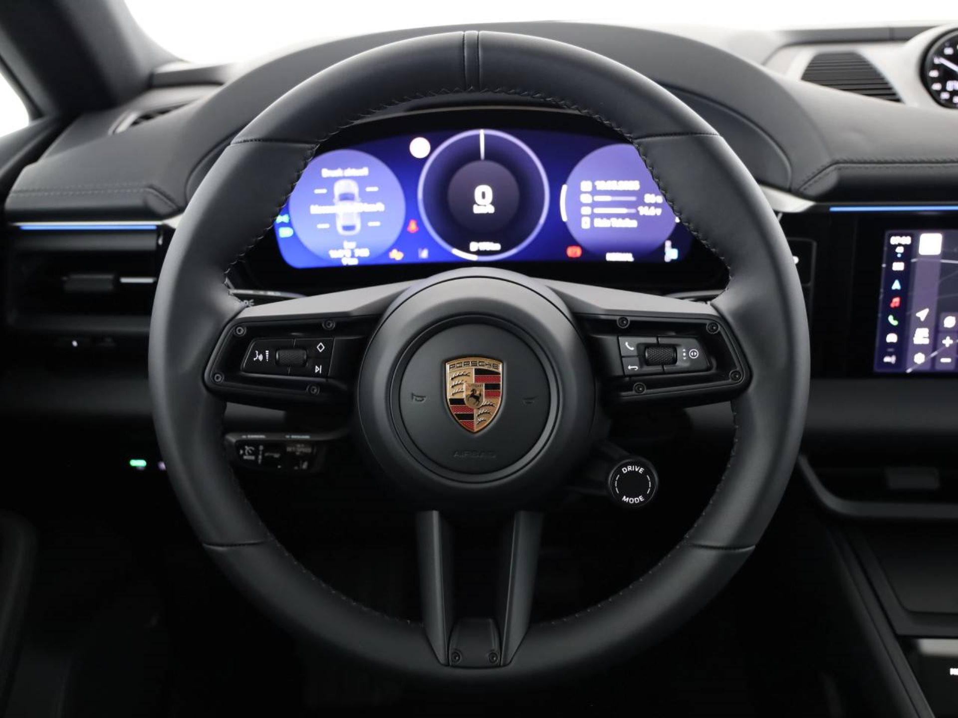 PORSCHE Macan 4-image-9