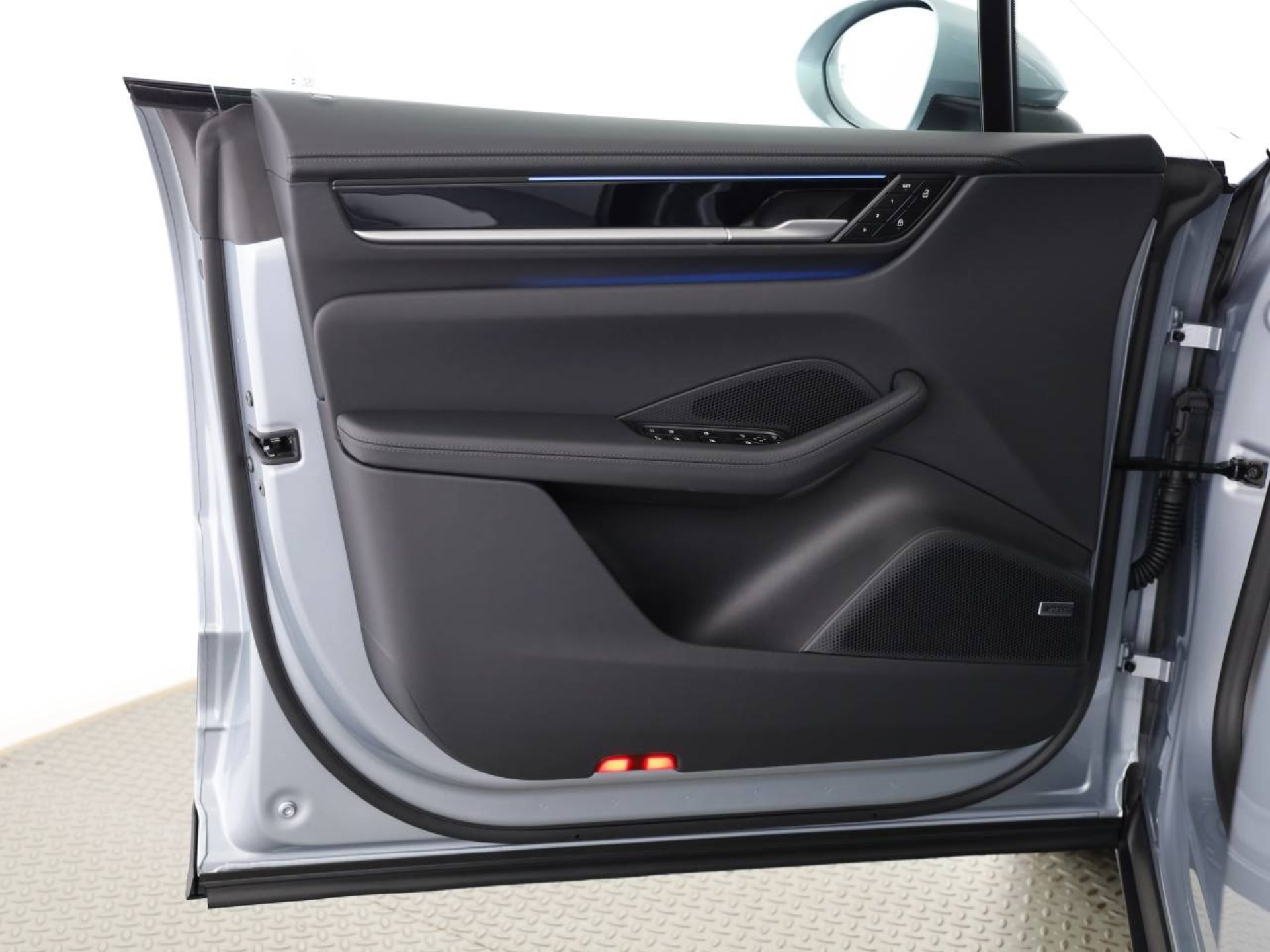 PORSCHE Macan 4-image-17