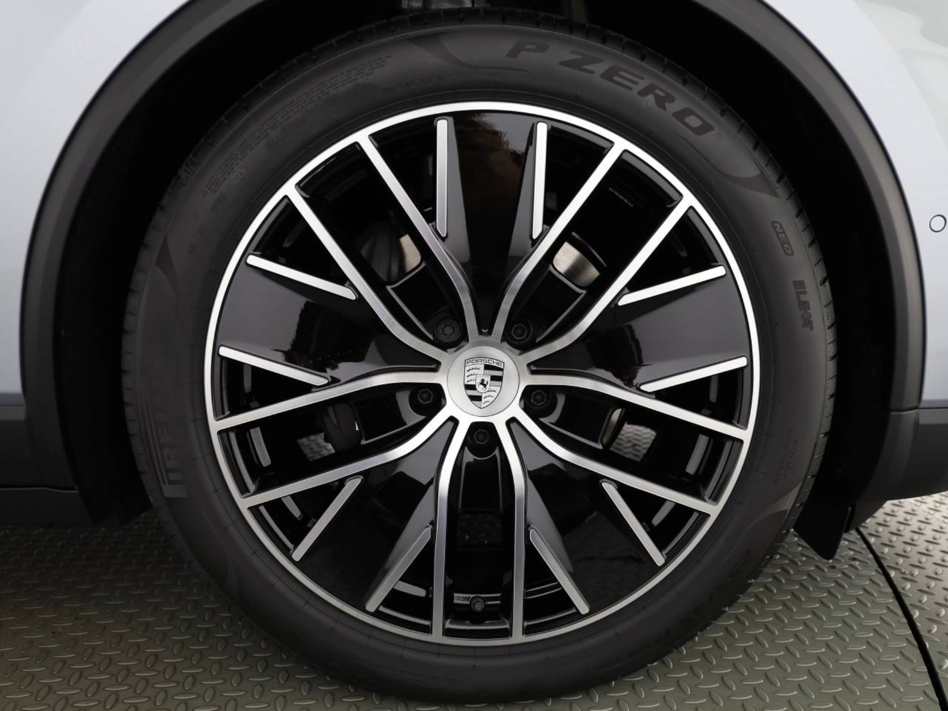 PORSCHE Macan 4-image-5