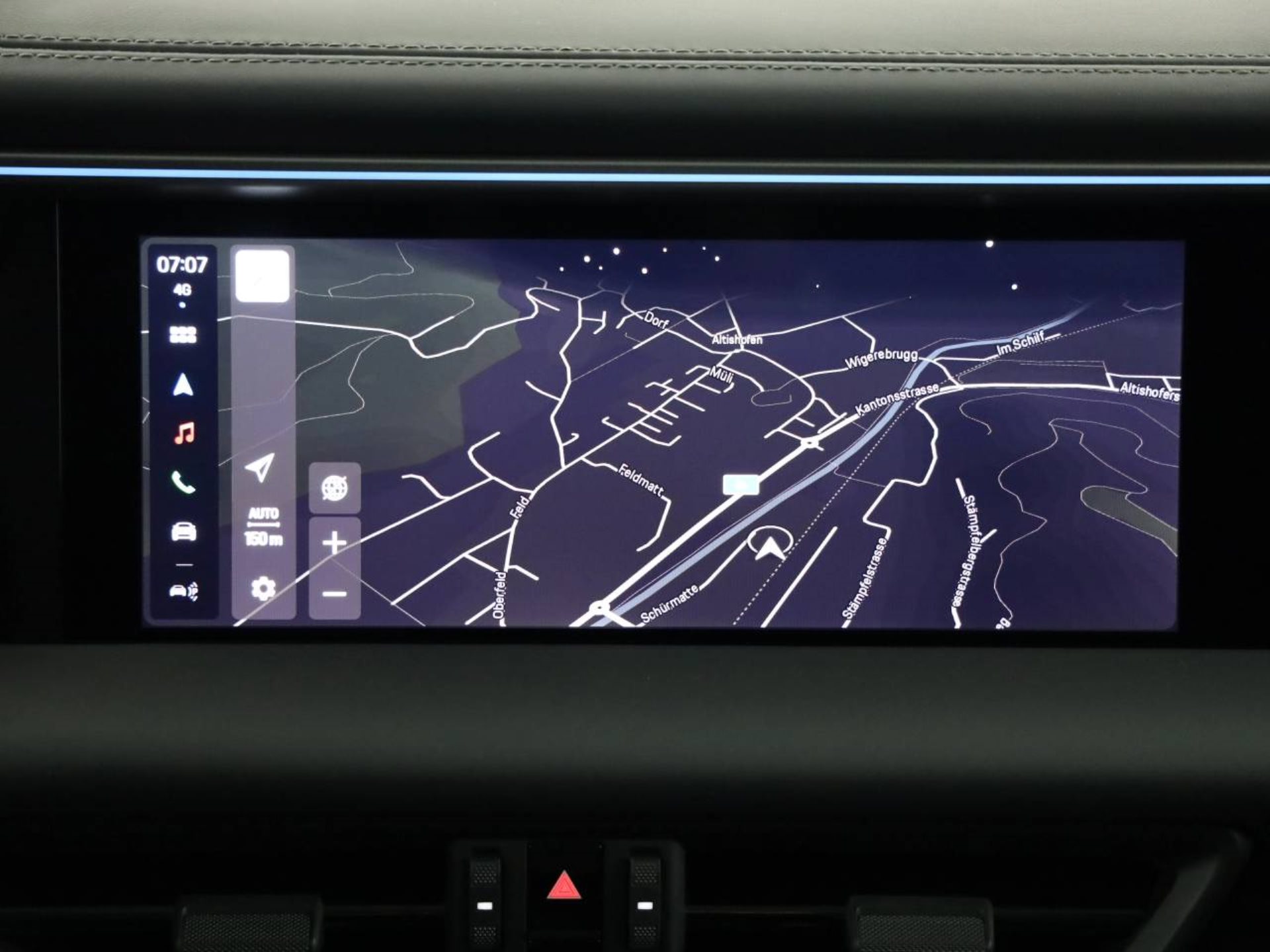 PORSCHE Macan 4-image-13