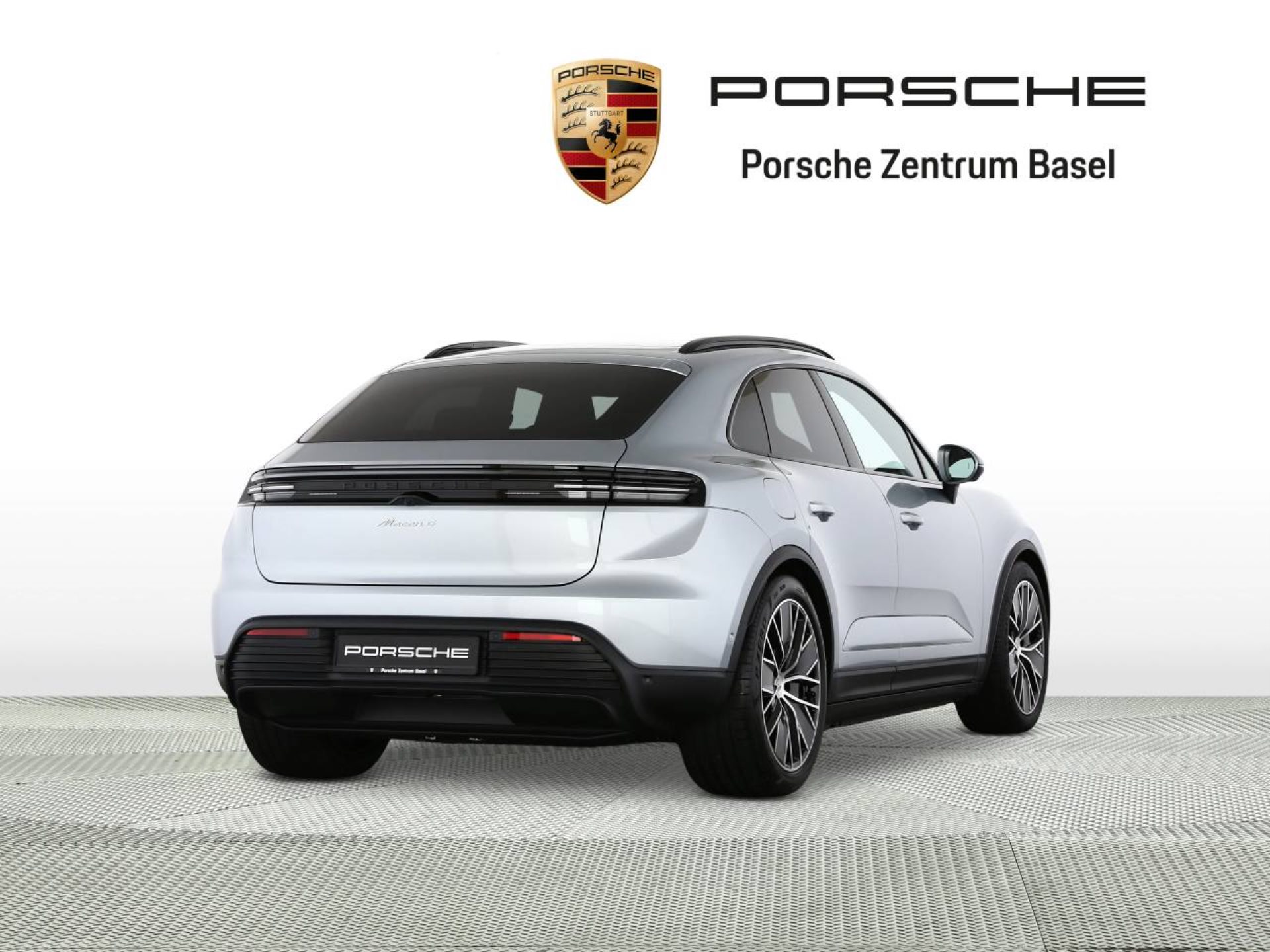 PORSCHE Macan 4-image-2