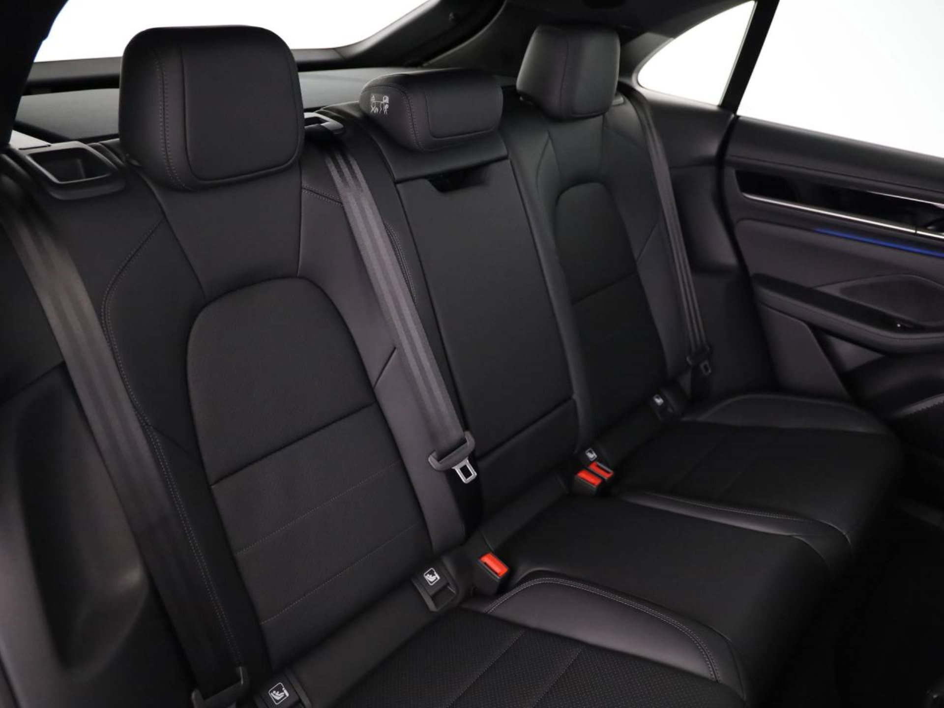 PORSCHE Macan 4-image-16