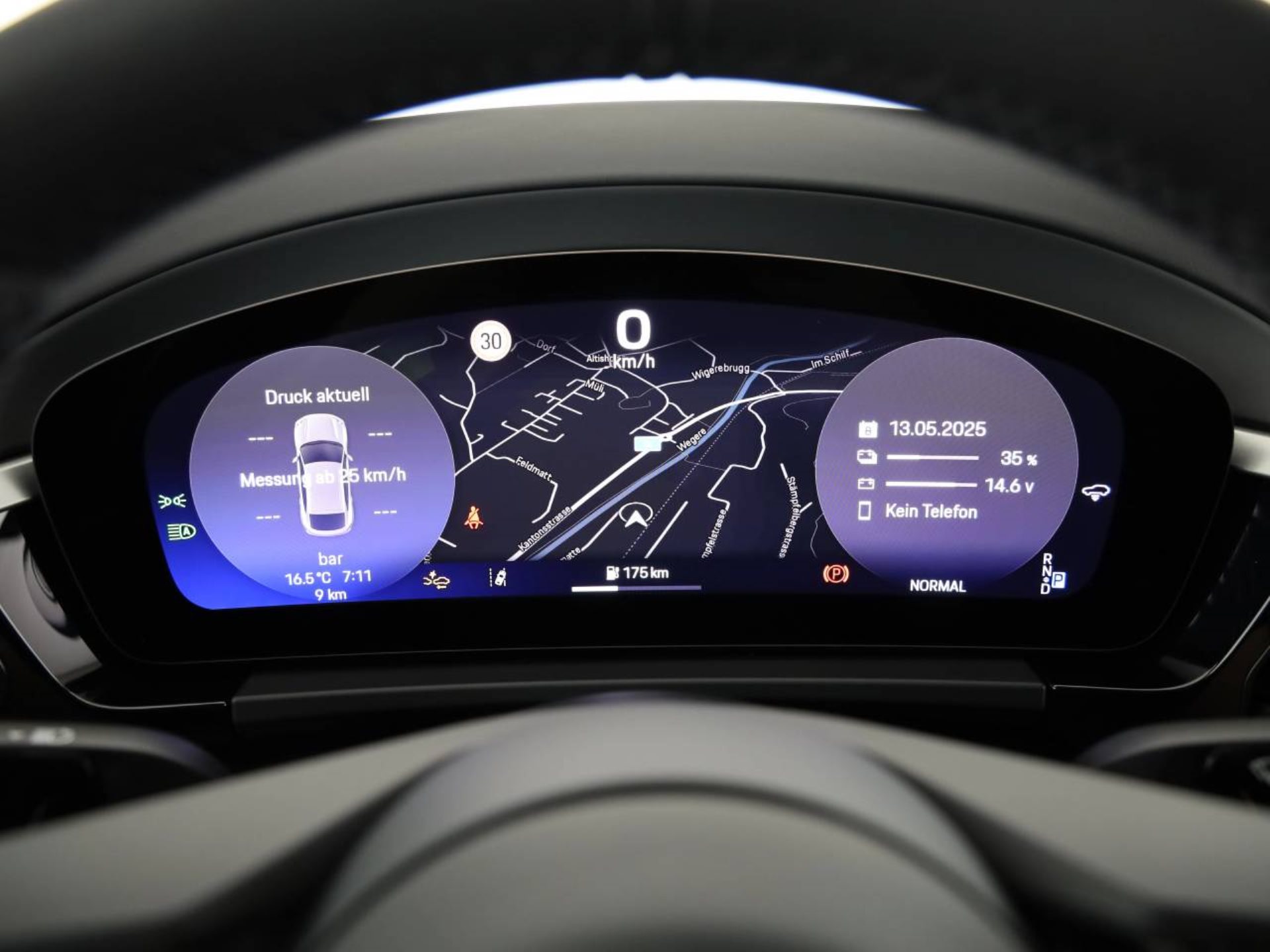 PORSCHE Macan 4-image-12