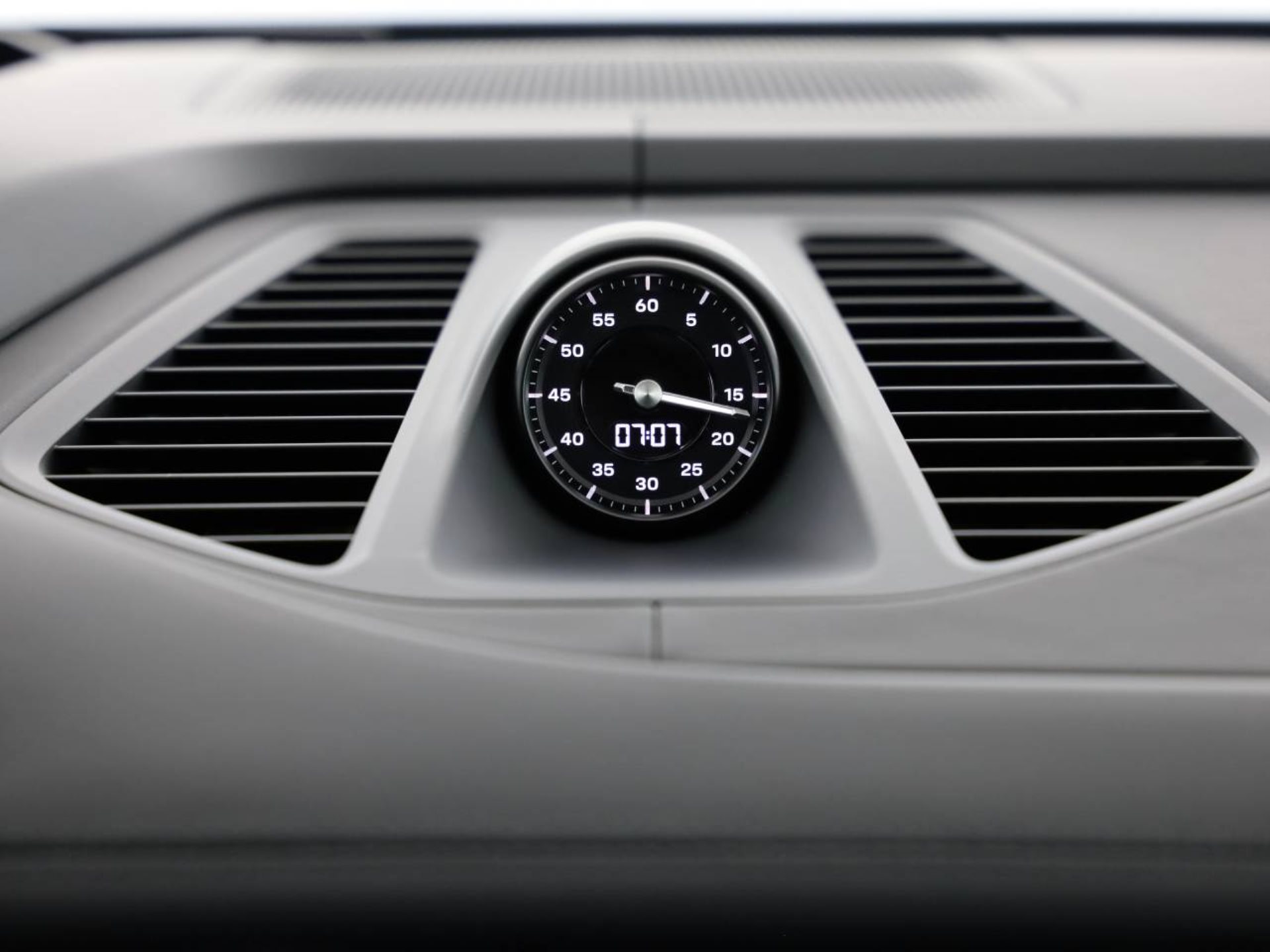 PORSCHE Macan 4-image-18