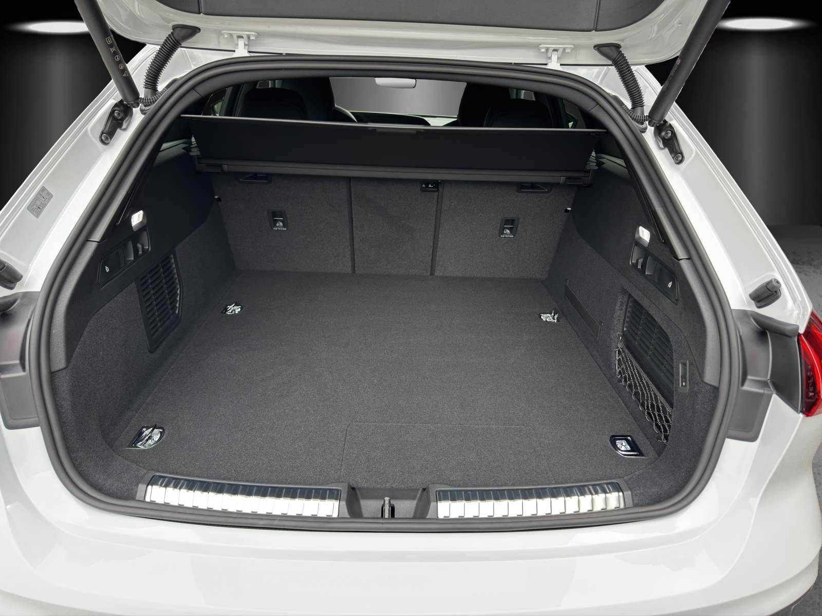 AUDI A5 Avant e-hybrid quattro Attraction 220 kW S tronic-image-6