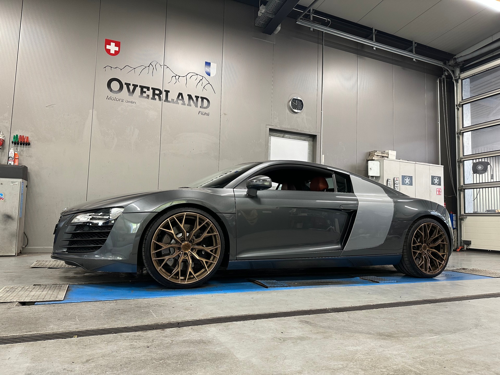 AUDI R8 Coupé 4.2-image-3
