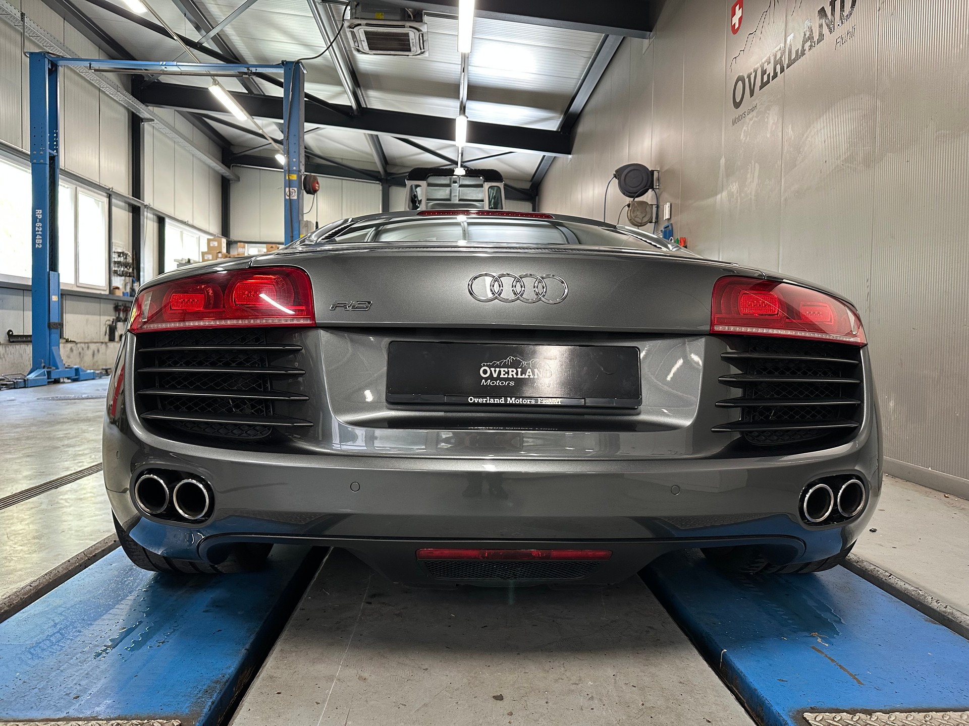 AUDI R8 Coupé 4.2-image-5