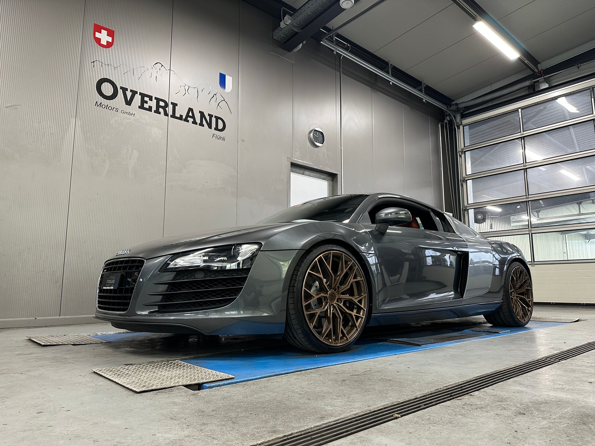AUDI R8 Coupé 4.2-image-9