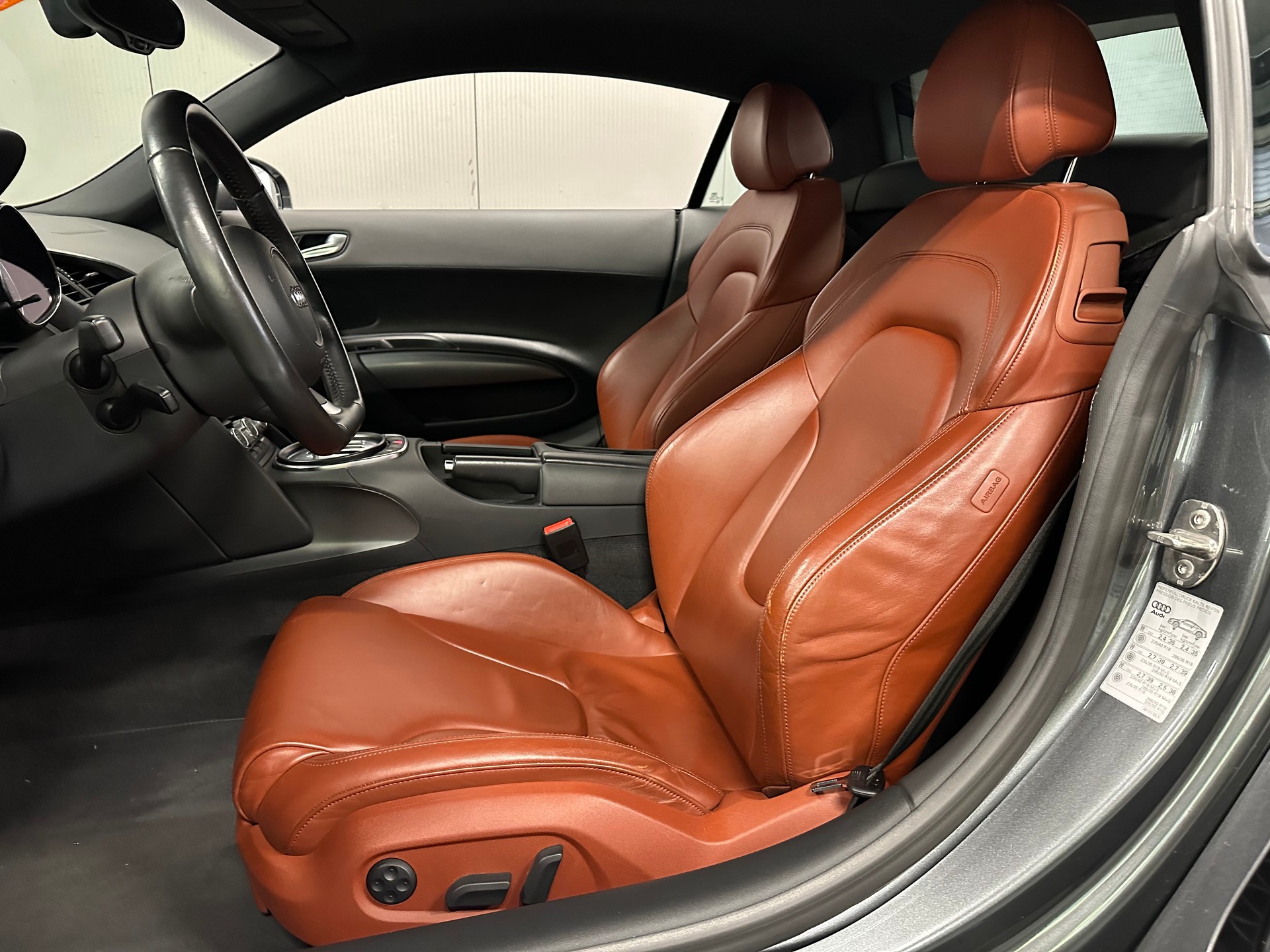 AUDI R8 Coupé 4.2-image-13