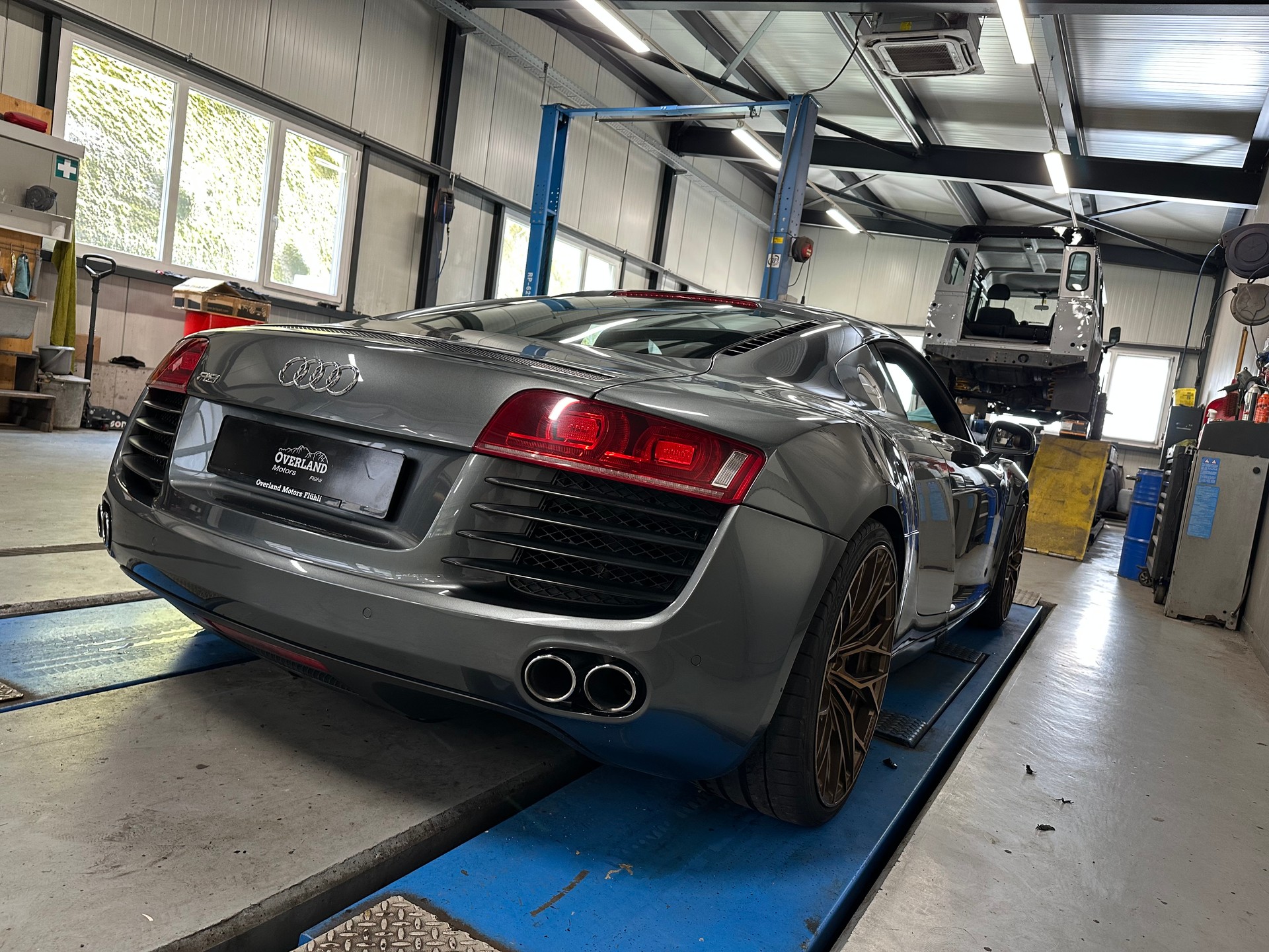 AUDI R8 Coupé 4.2-image-6