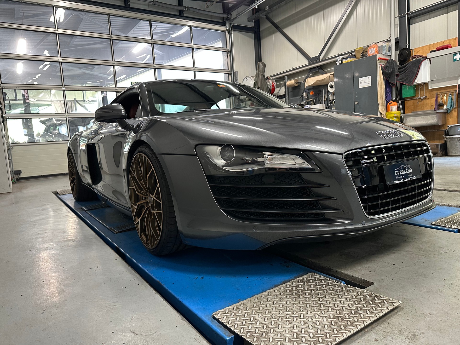 AUDI R8 Coupé 4.2-image-7