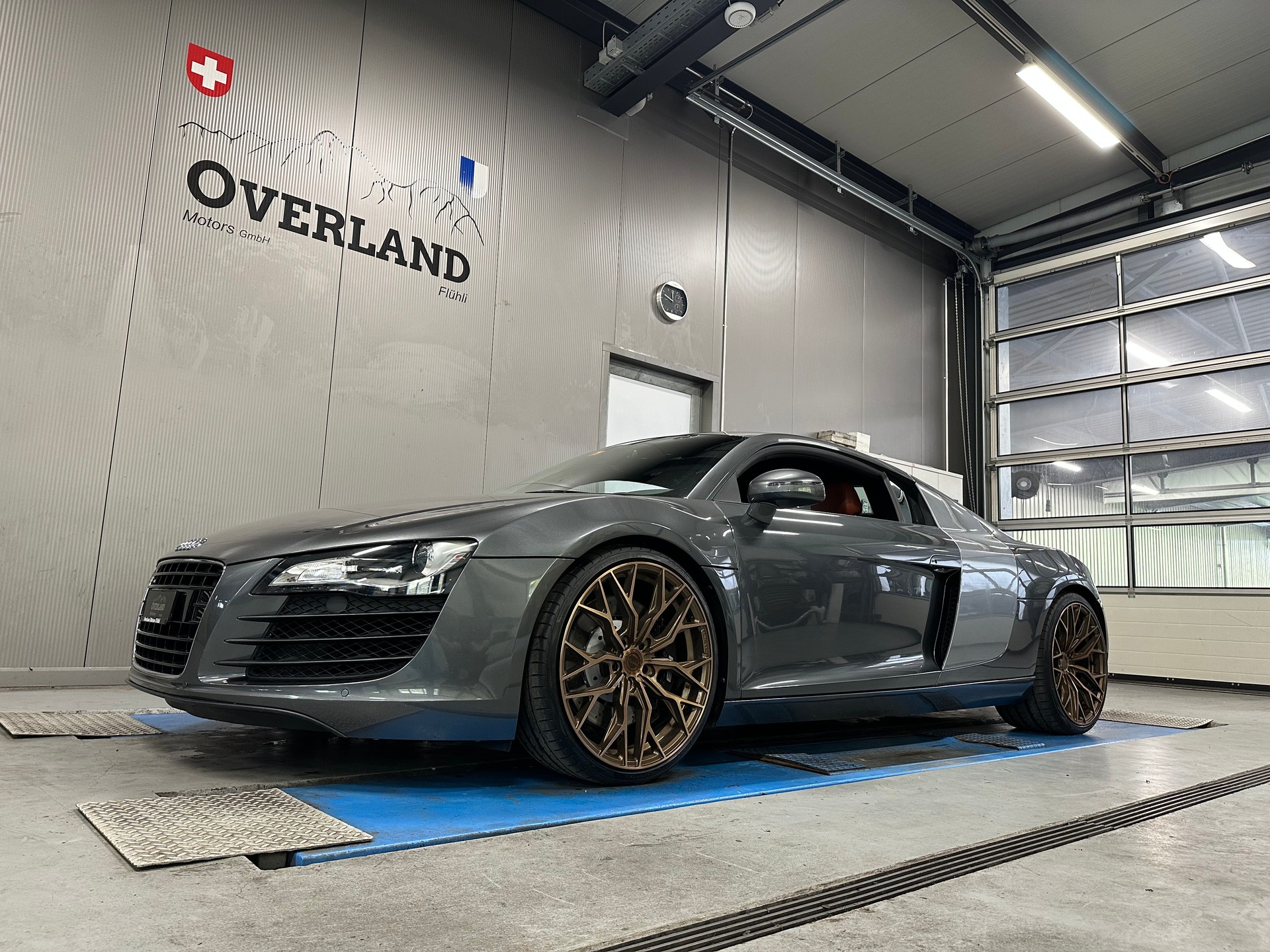 AUDI R8 Coupé 4.2-image-2