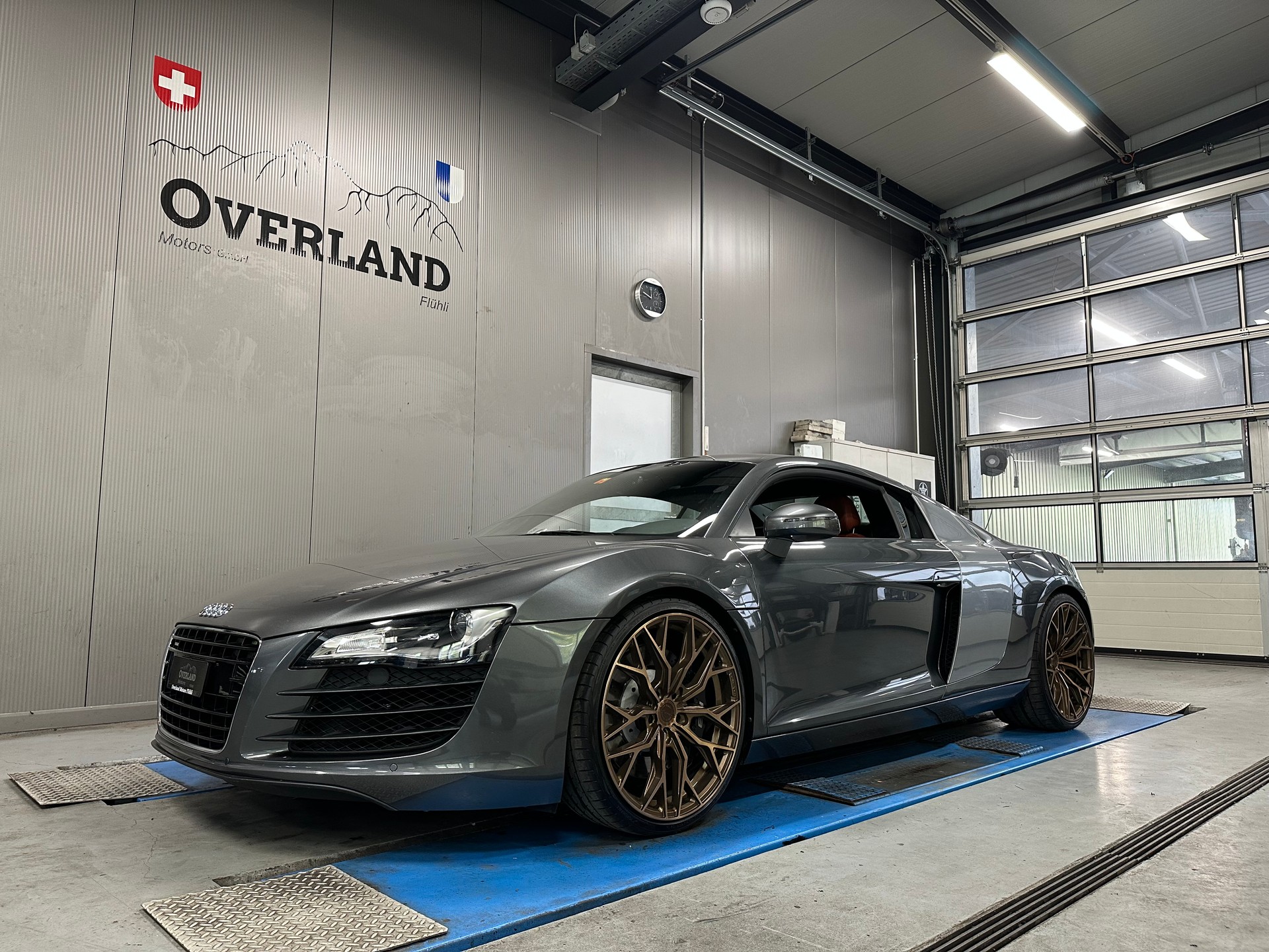 AUDI R8 Coupé 4.2-image-1