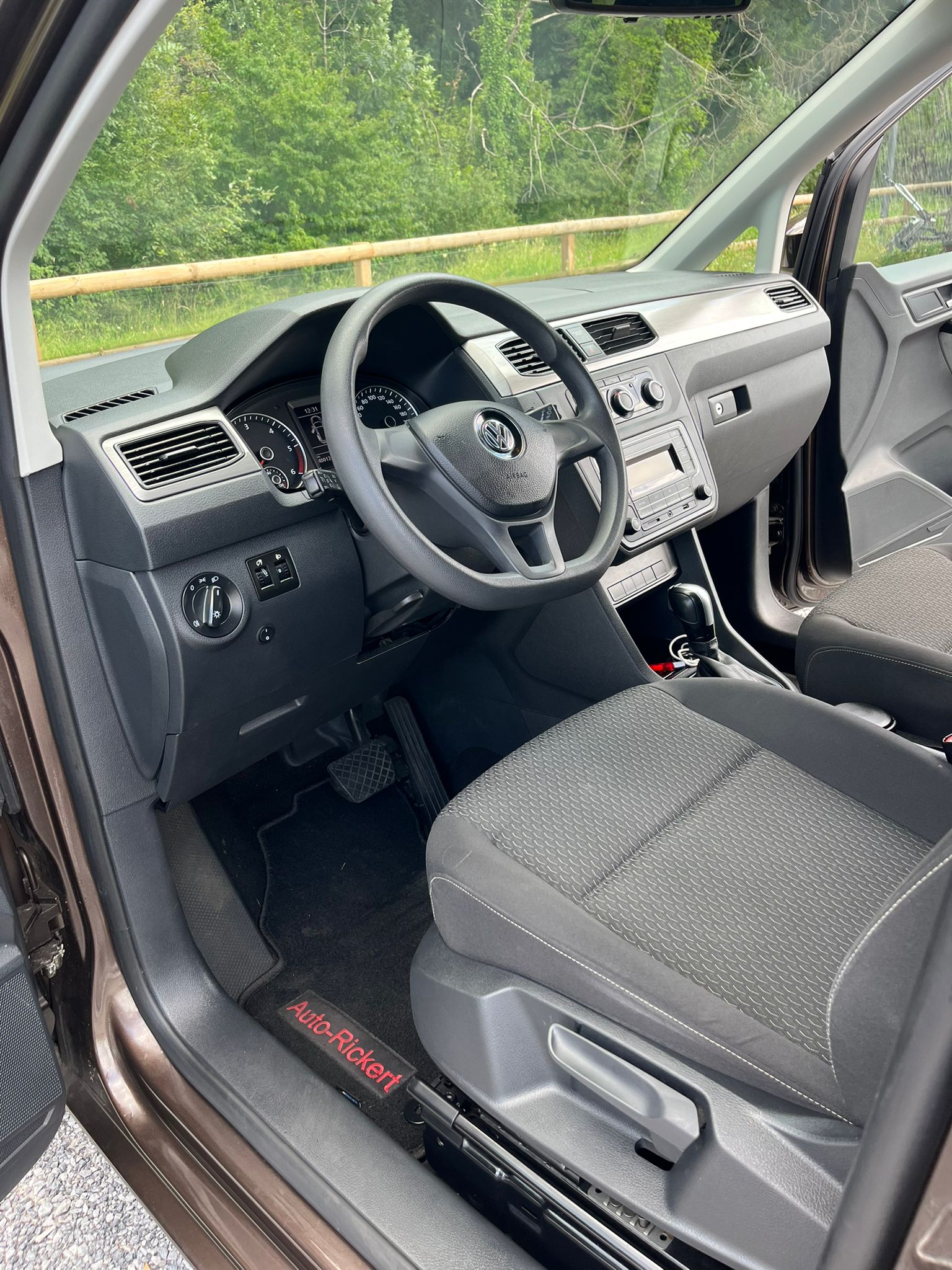 VW Caddy 2.0 TDI Comfortline DSG-image-6