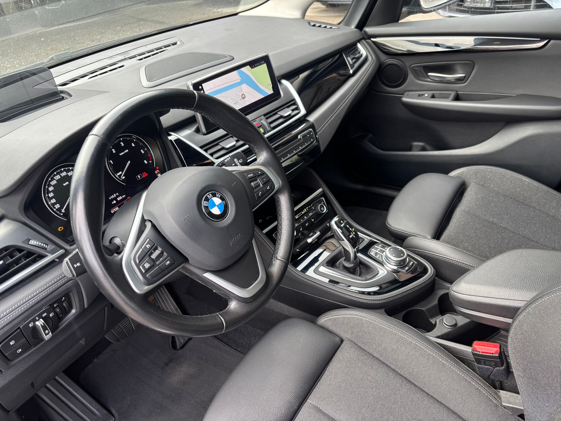 BMW 218d xDrive Gran Tourer Steptronic Sport Line-image-9