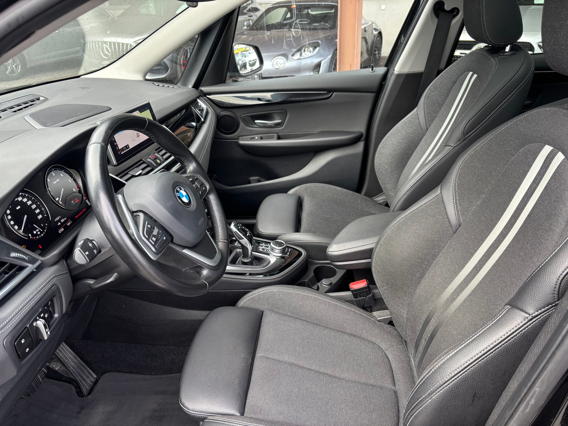 BMW 218d xDrive Gran Tourer Steptronic Sport Line-image-8