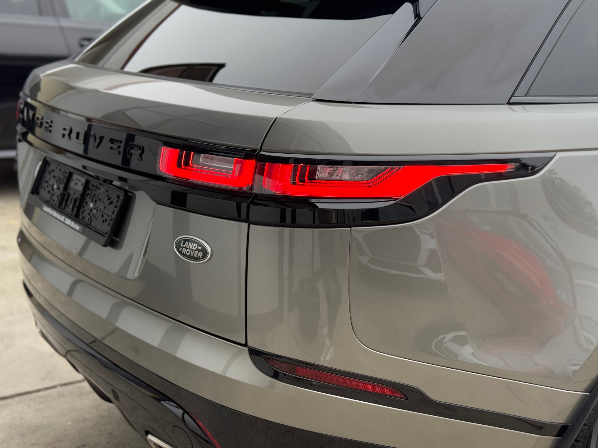LAND ROVER Range Rover Velar R-Dynamic D 300 SE Automatic-image-26