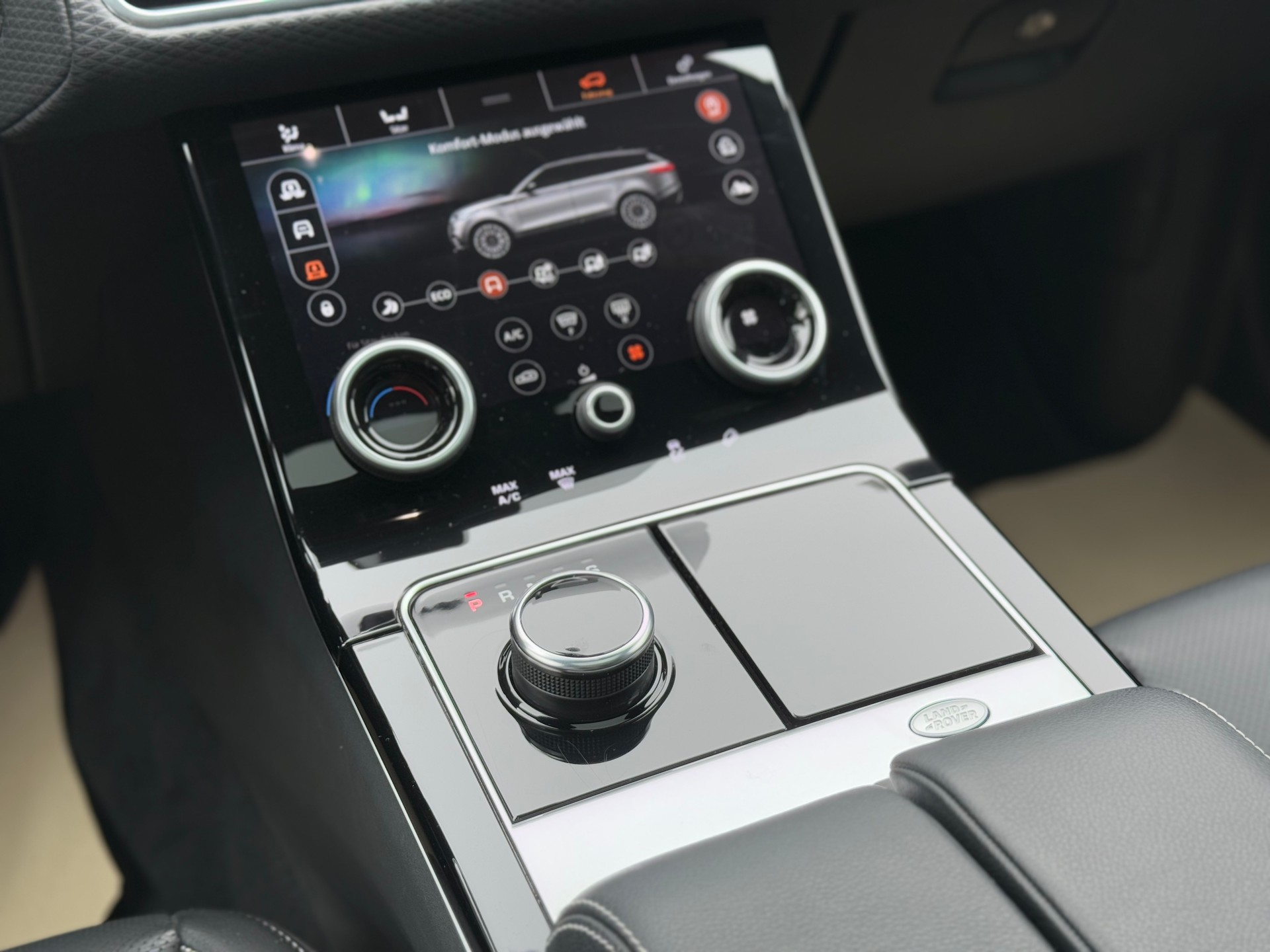 LAND ROVER Range Rover Velar R-Dynamic D 300 SE Automatic-image-18