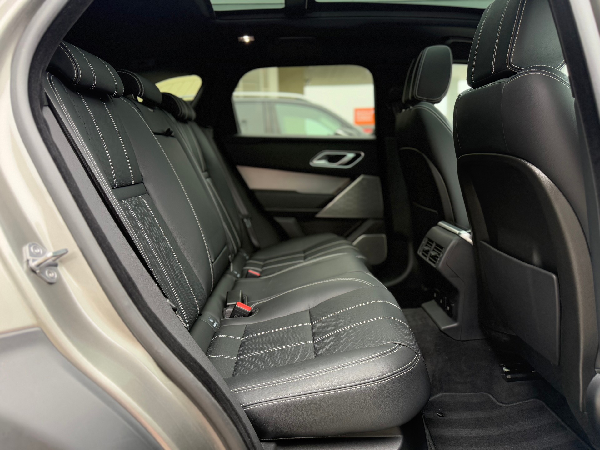 LAND ROVER Range Rover Velar R-Dynamic D 300 SE Automatic-image-10