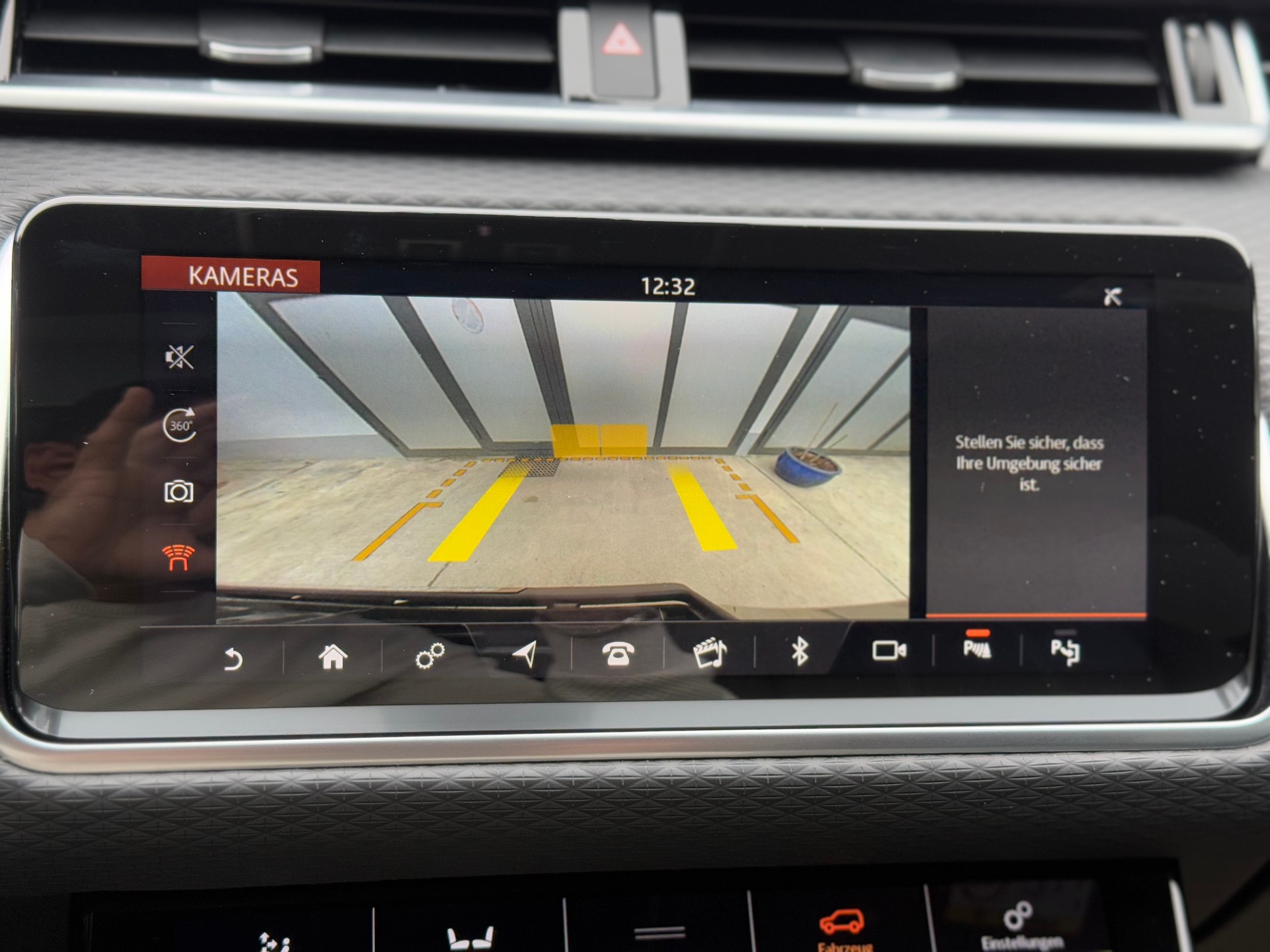 LAND ROVER Range Rover Velar R-Dynamic D 300 SE Automatic-image-19