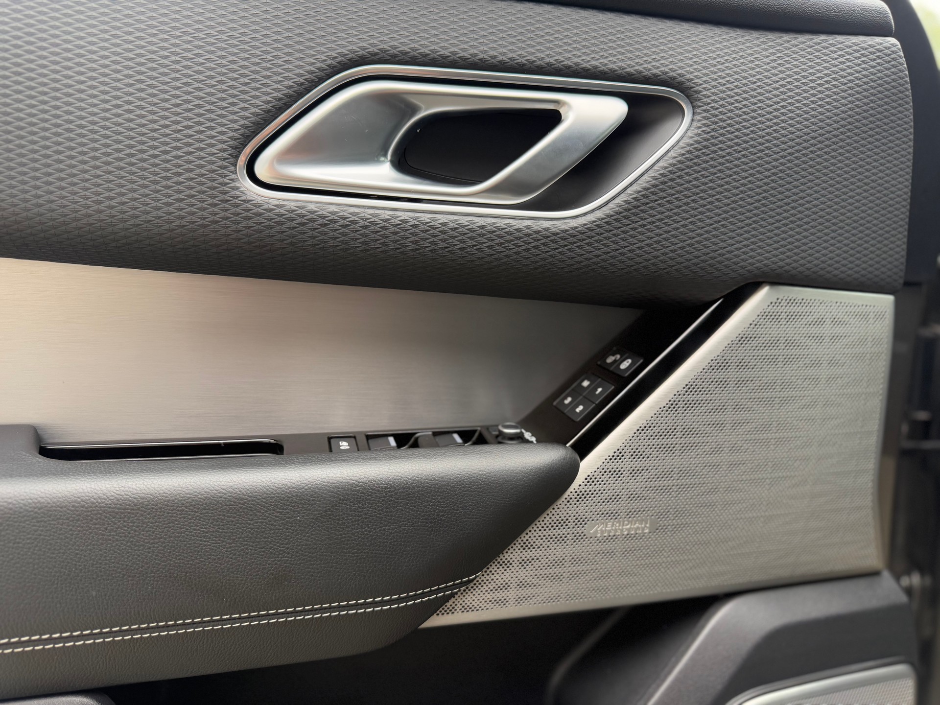 LAND ROVER Range Rover Velar R-Dynamic D 300 SE Automatic-image-25