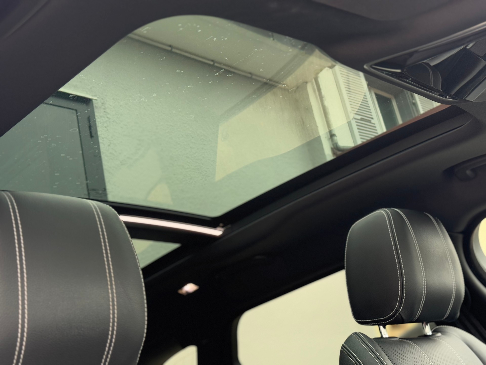 LAND ROVER Range Rover Velar R-Dynamic D 300 SE Automatic-image-16