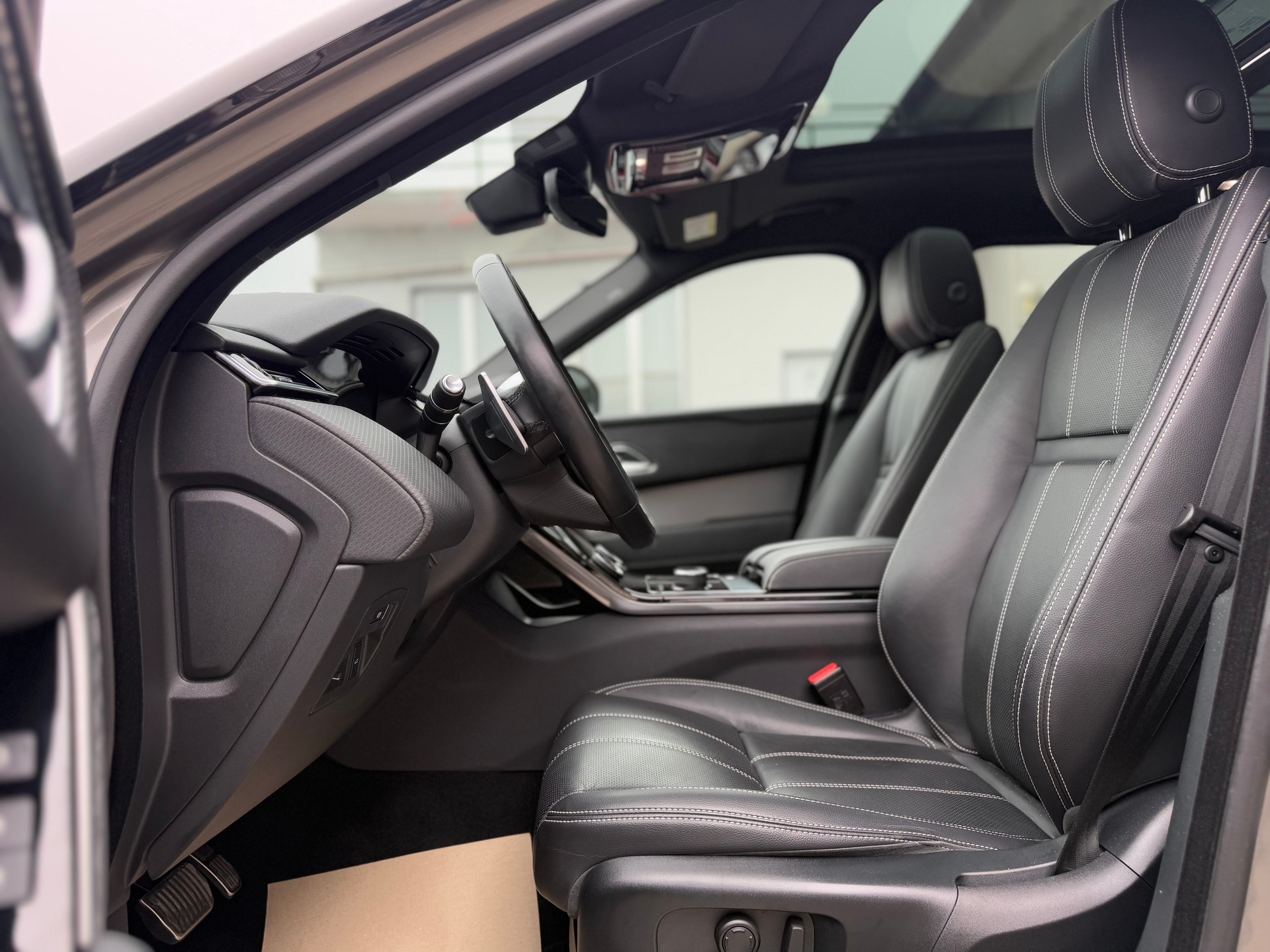 LAND ROVER Range Rover Velar R-Dynamic D 300 SE Automatic-image-7