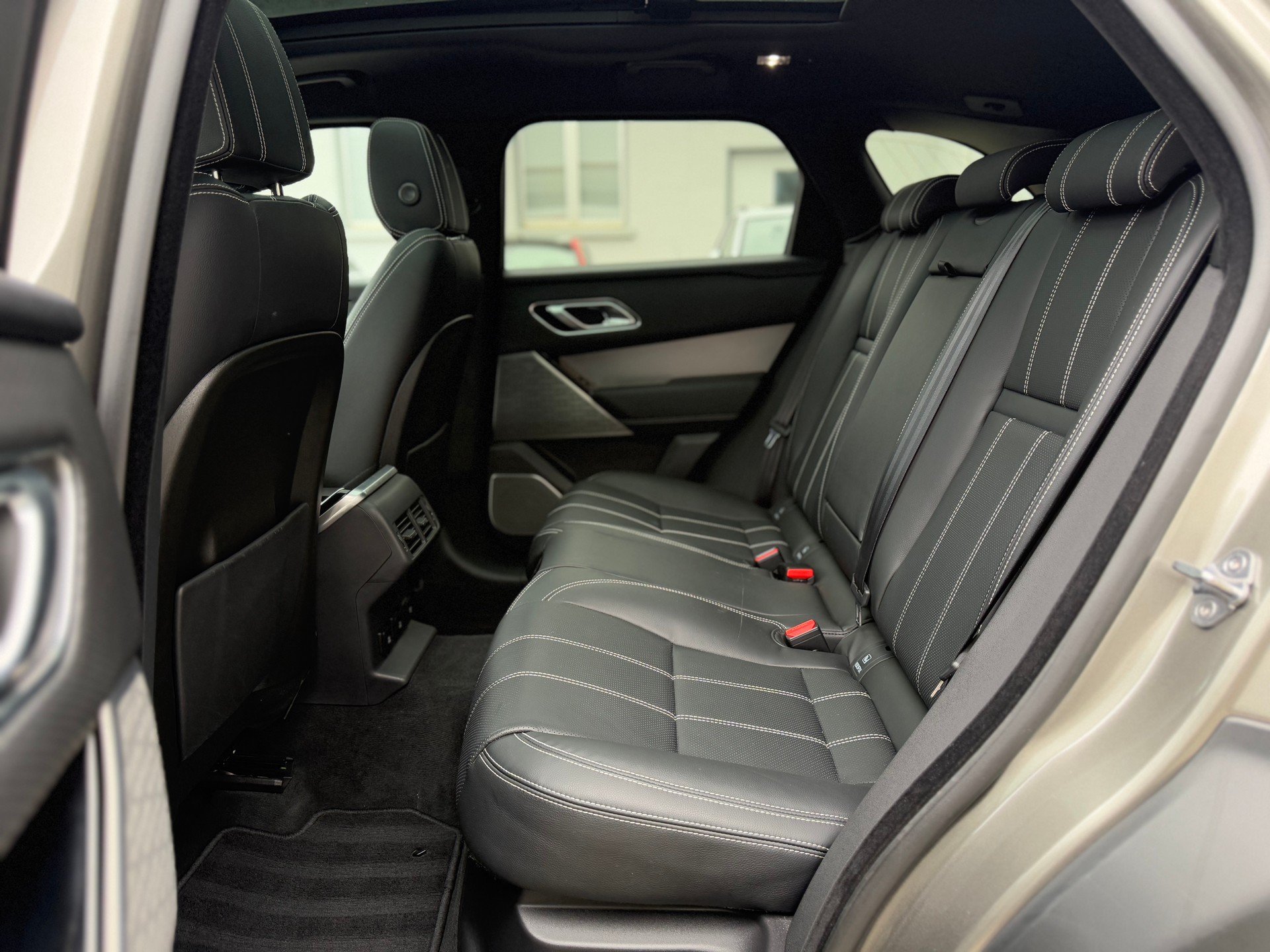 LAND ROVER Range Rover Velar R-Dynamic D 300 SE Automatic-image-8