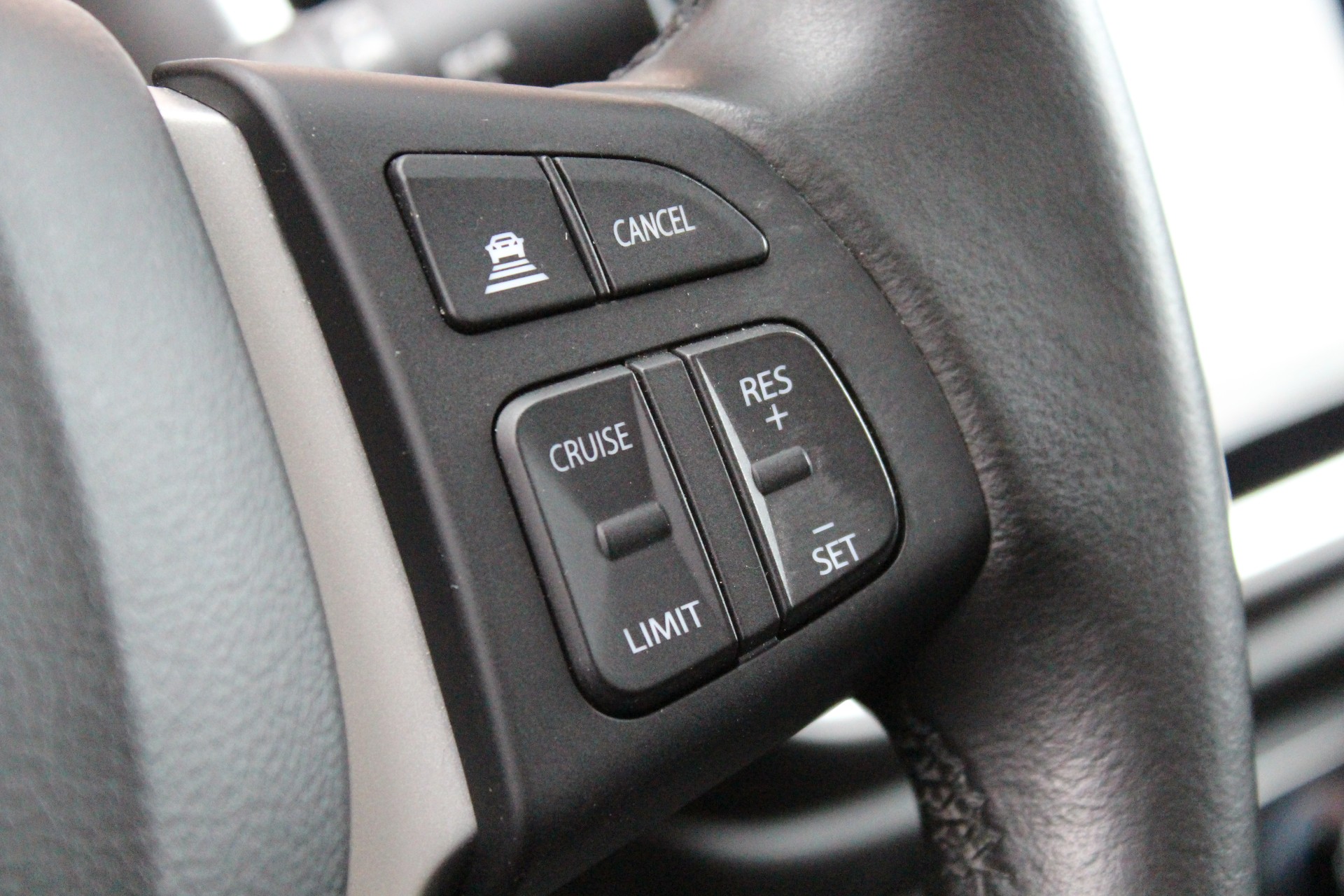 SUZUKI SX4 S-Cross 1.4 16V Compact Top Hybrid 4WD-image-9